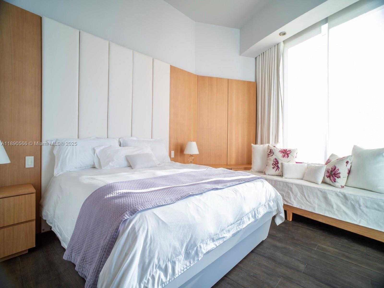 Small Image of 900 BRICKELL KEY BLVD #2204, Miami Number 18
