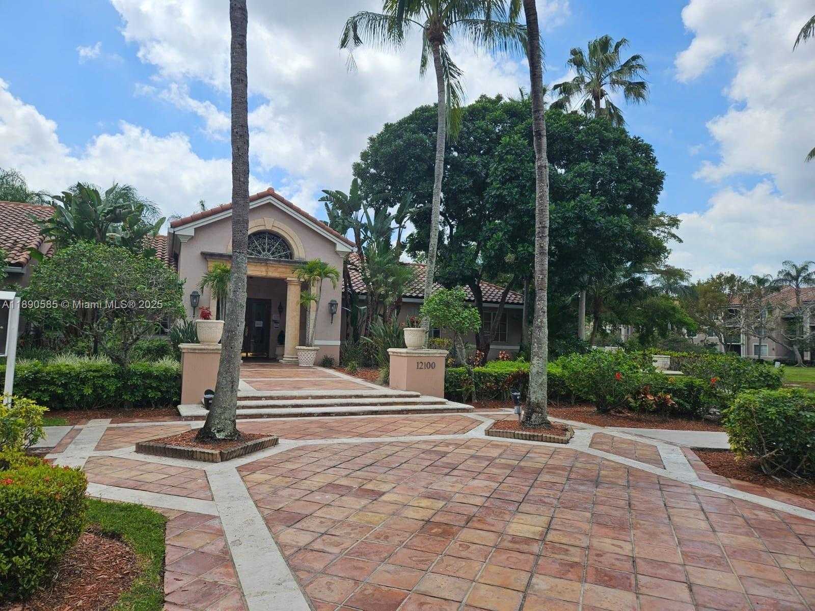 Small Image of 12136 SAINT ANDREWS PL #202, Miramar Number 2