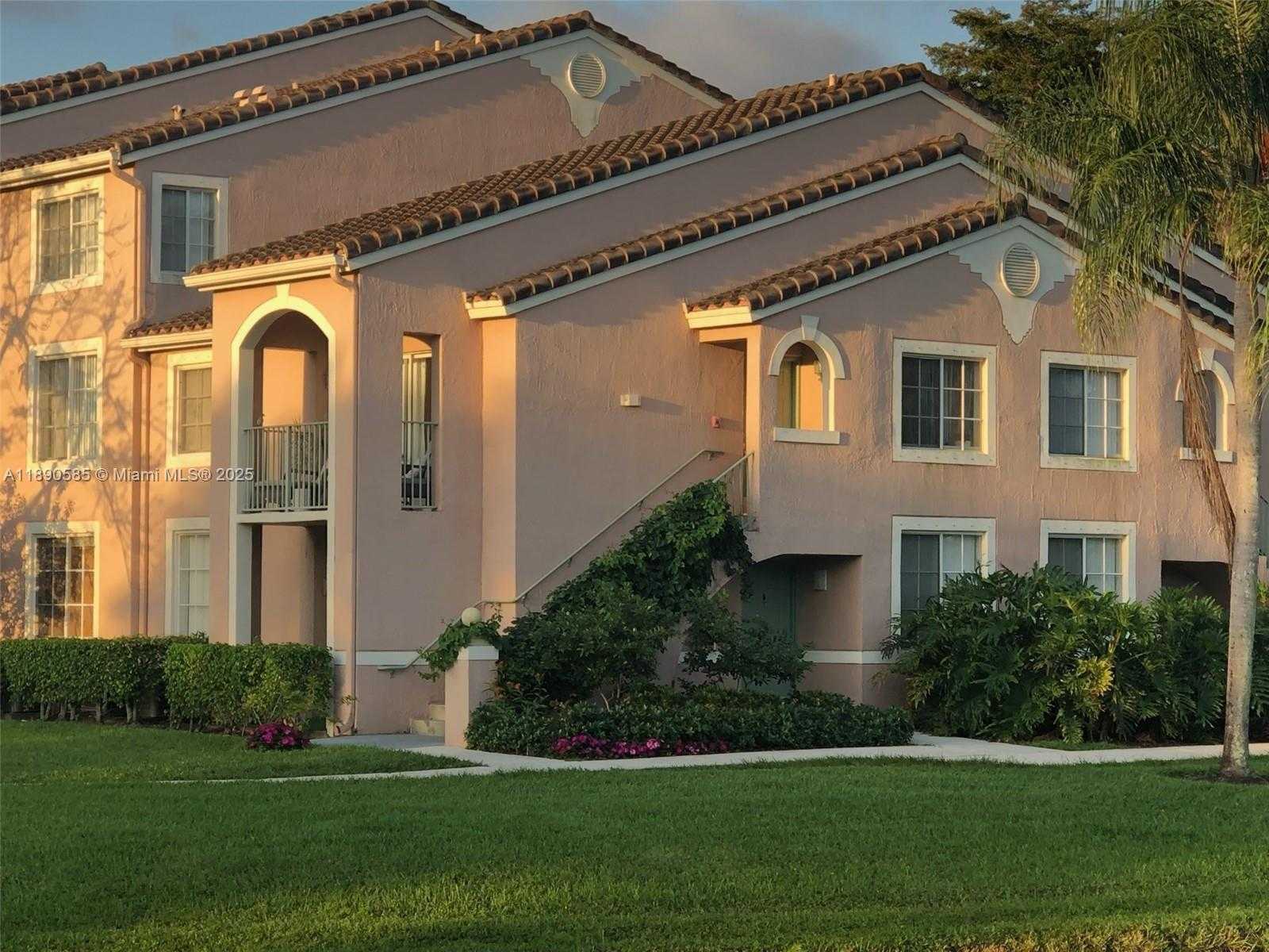 Small Image of 12136 SAINT ANDREWS PL #202, Miramar Number 5