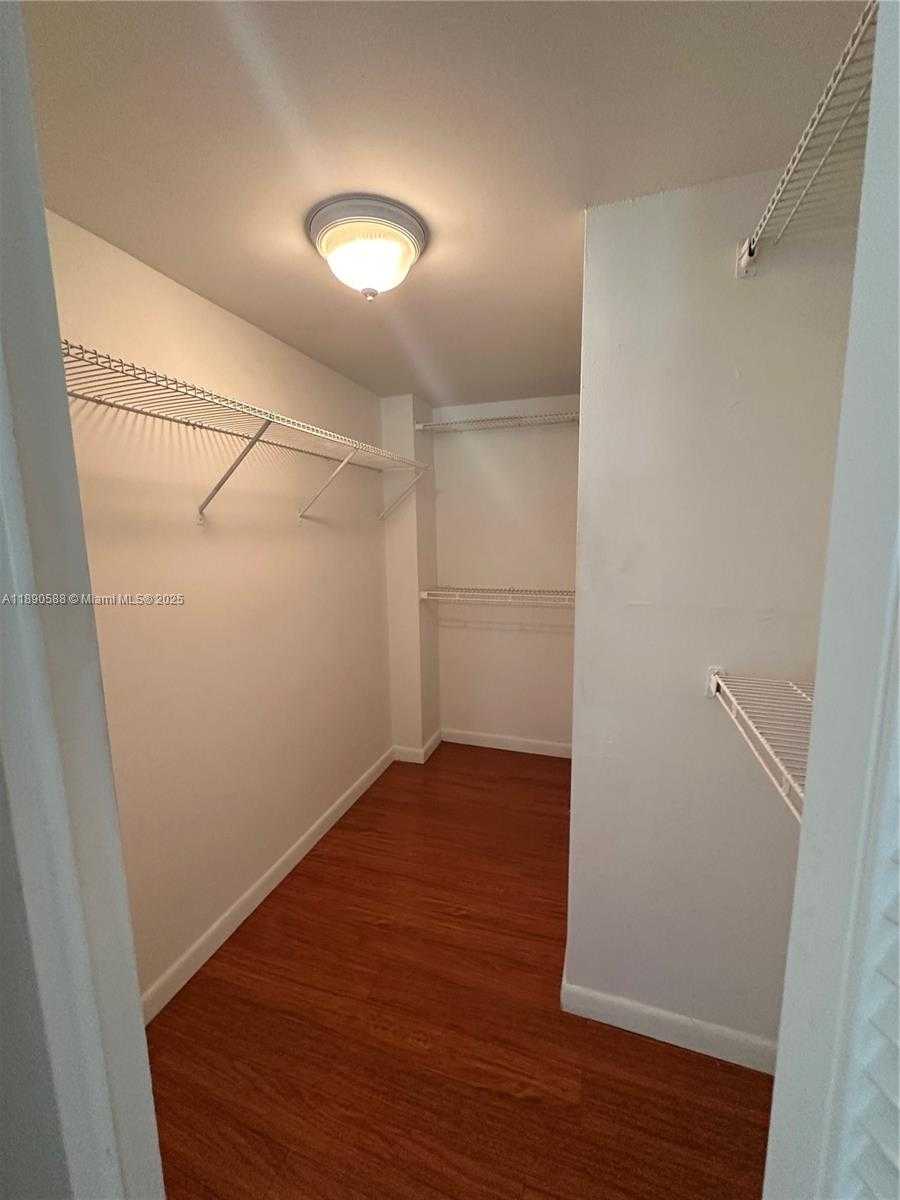 Small Image of 250 JACARANDA DR #305, Plantation Number 11