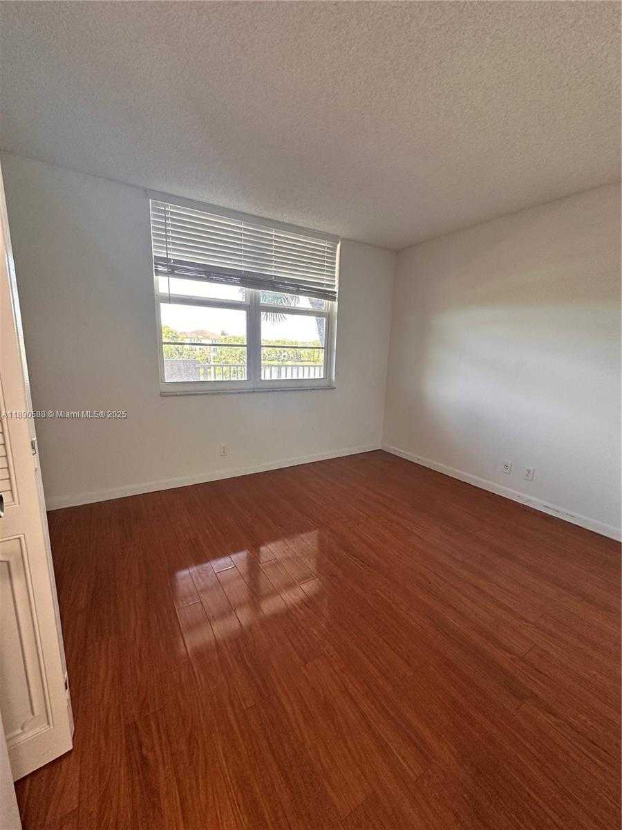 Small Image of 250 JACARANDA DR #305, Plantation Number 16