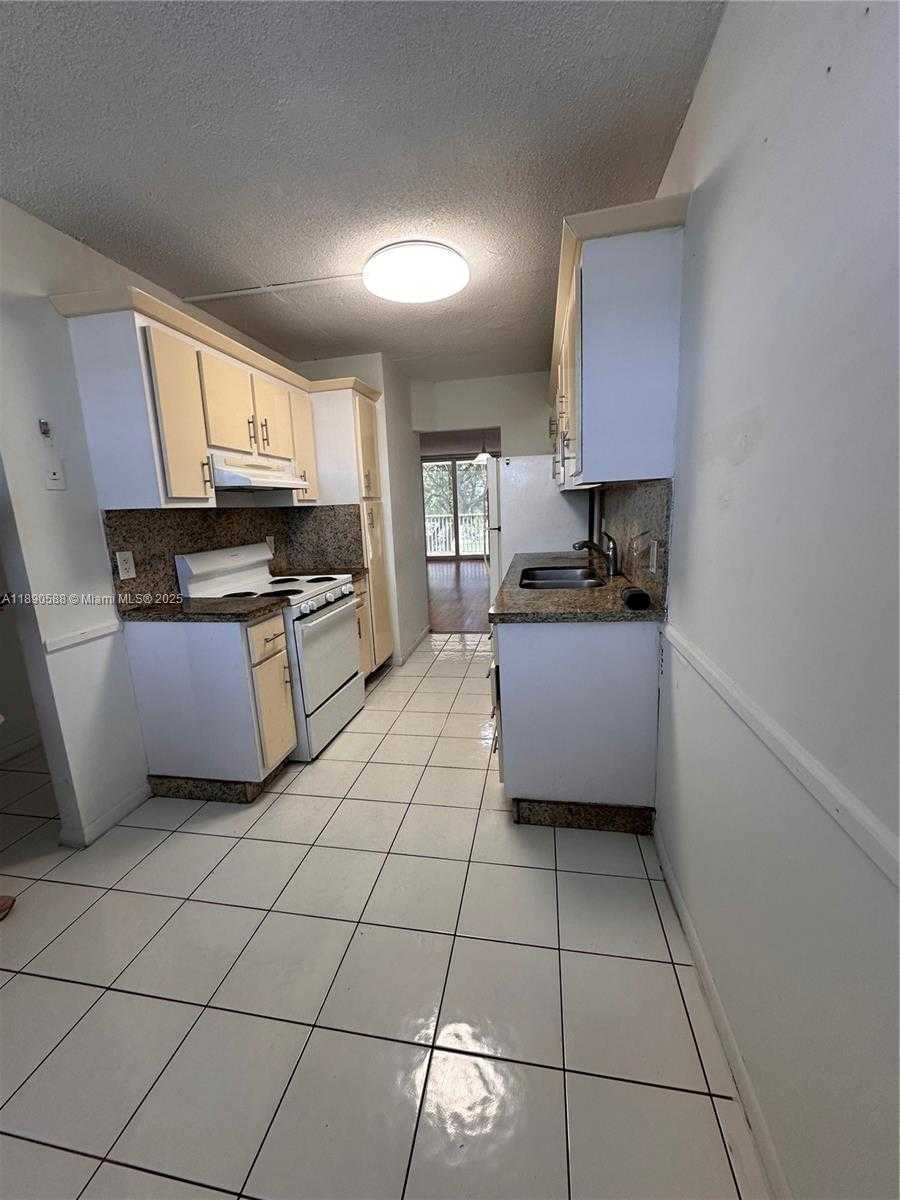 Small Image of 250 JACARANDA DR #305, Plantation Number 5