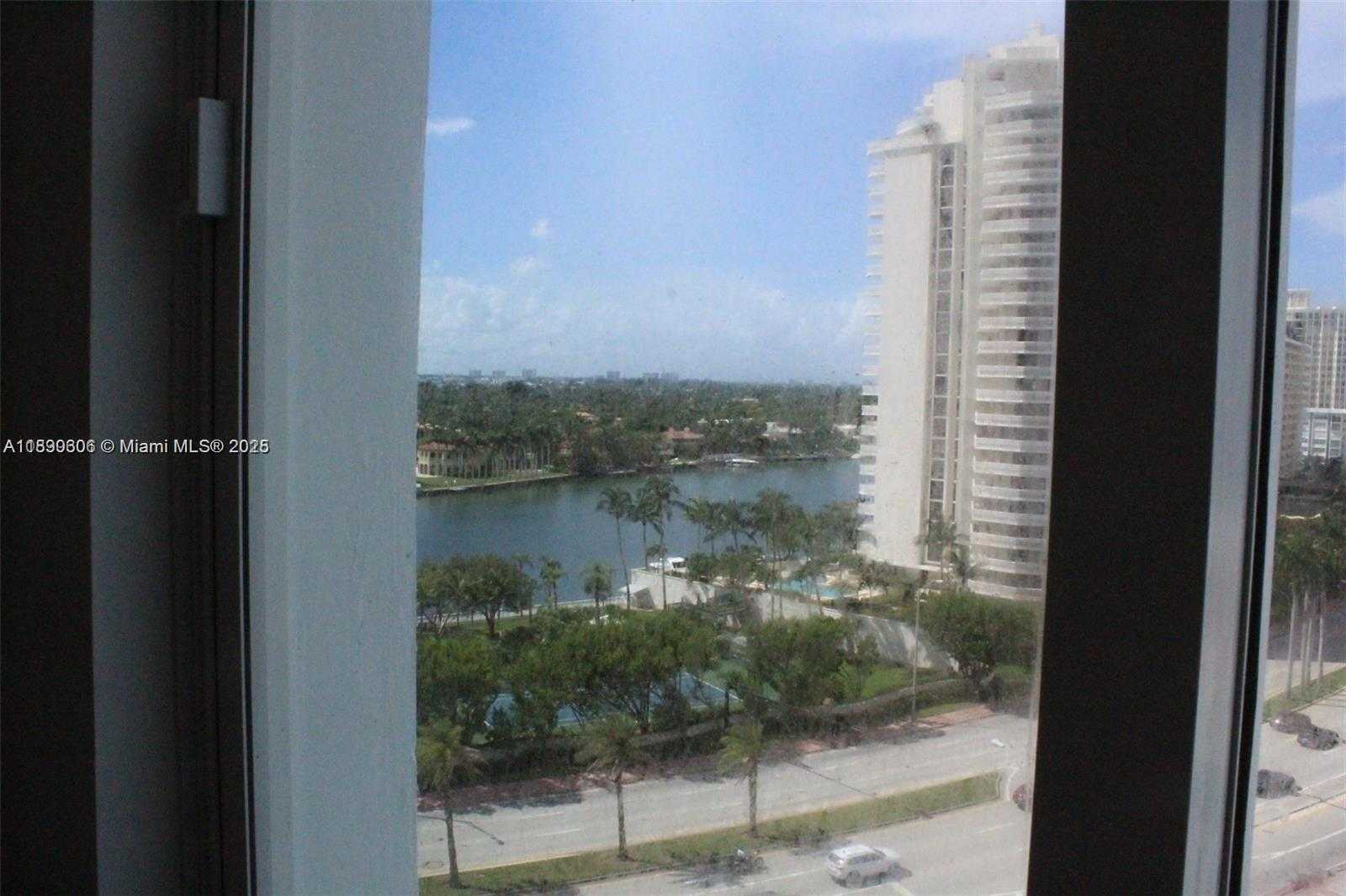 Small Image of 5401 COLLINS AVE #819, Miami Beach Number 21