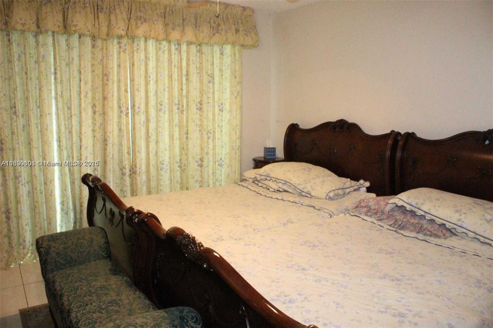 Small Image of 5401 COLLINS AVE #819, Miami Beach Number 32