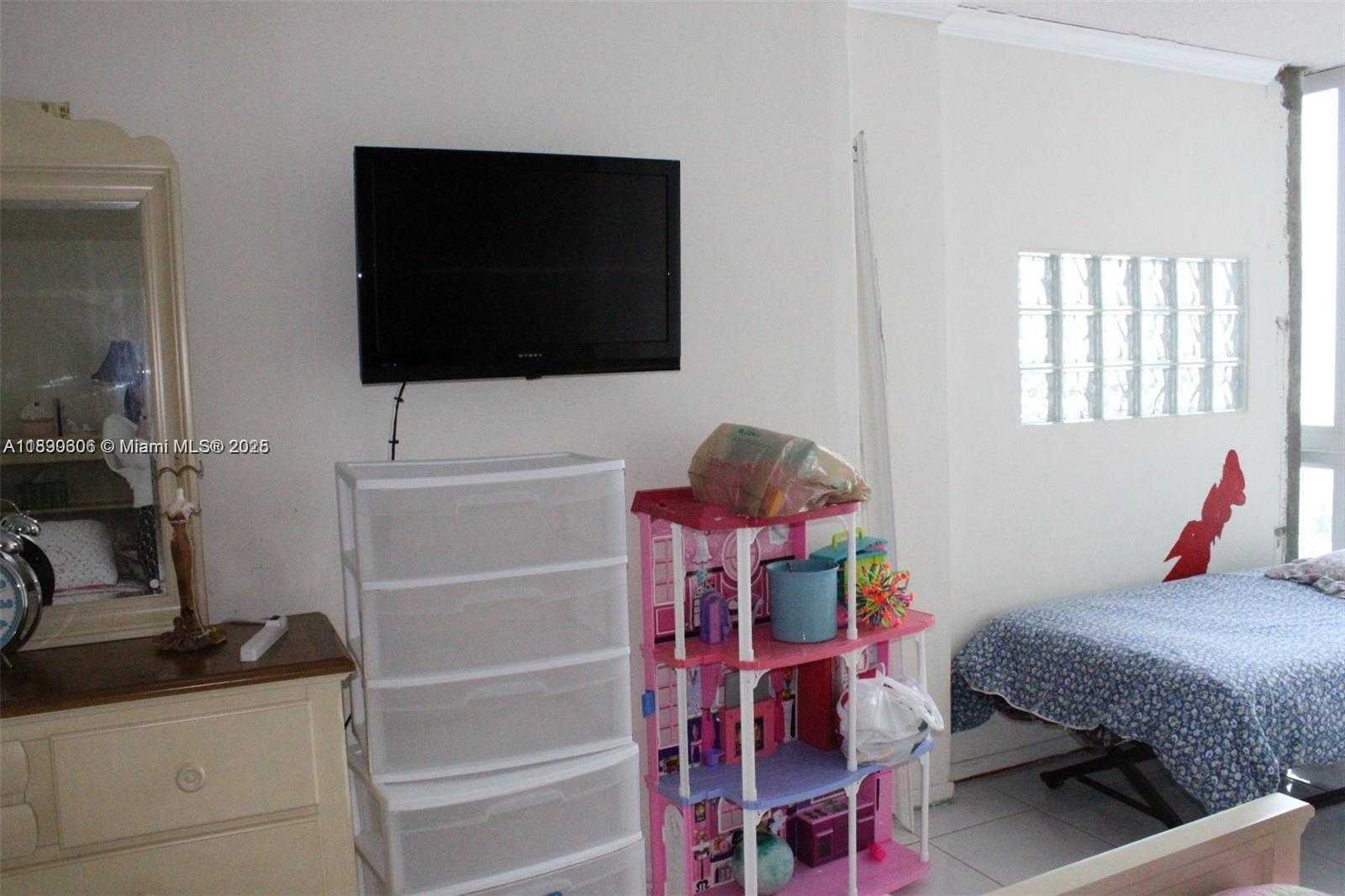 Small Image of 5401 COLLINS AVE #819, Miami Beach Number 33