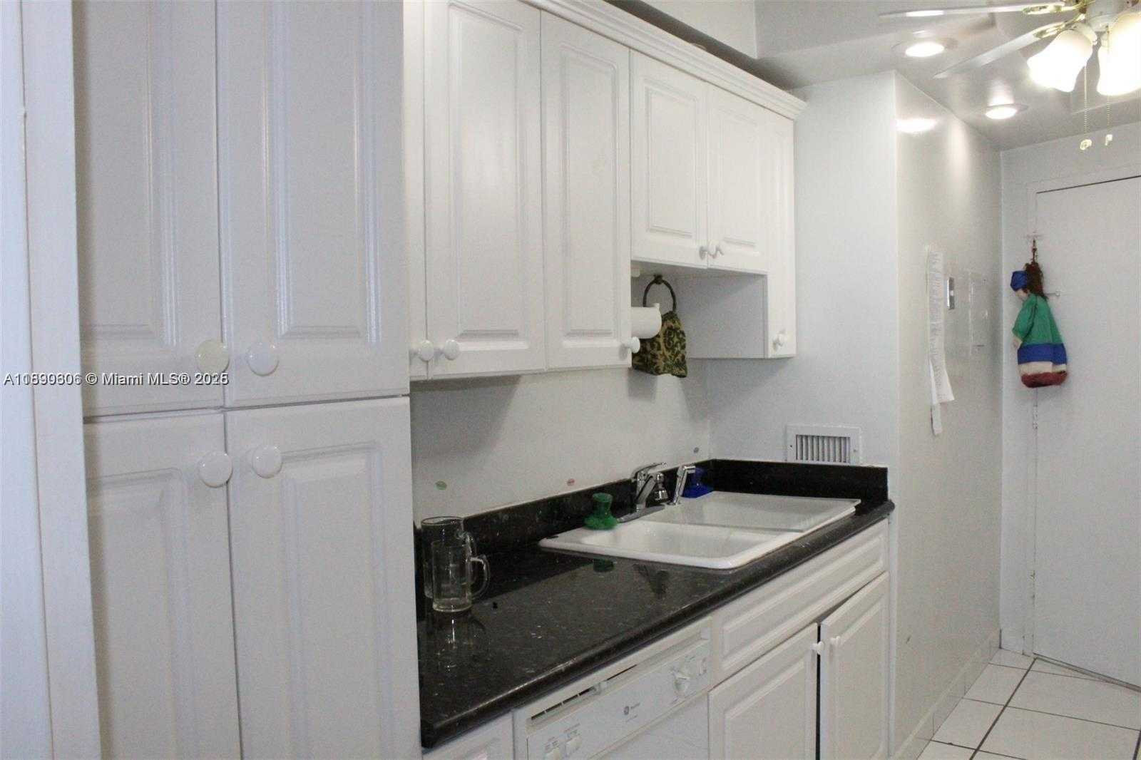 Small Image of 5401 COLLINS AVE #819, Miami Beach Number 38