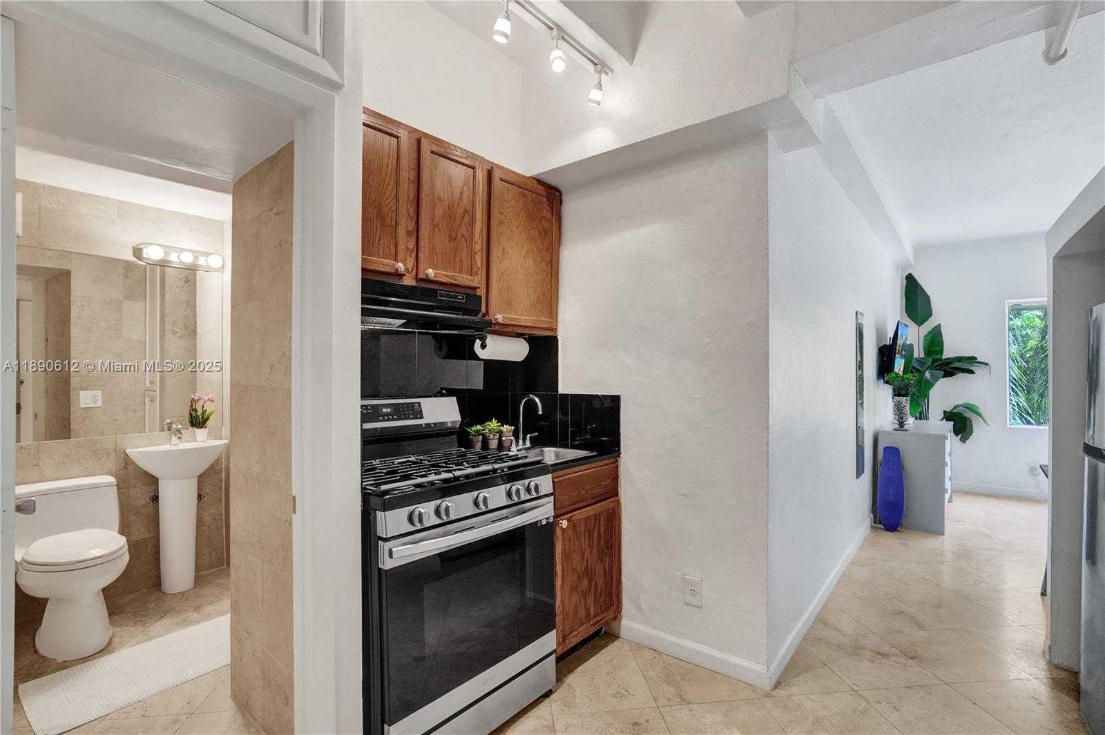 Small Image of 255 WEST 24TH ST #204, Miami Beach Number 3
