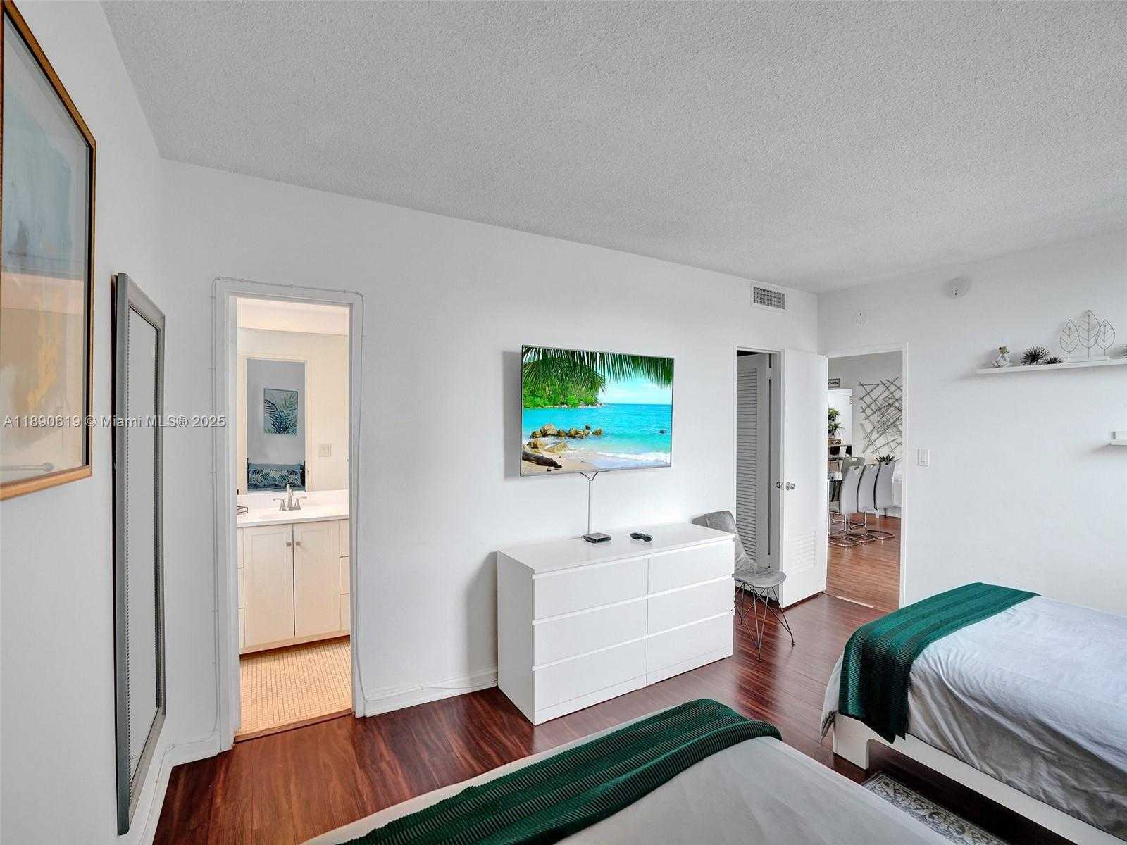 Small Image of 3901 SOUTH OCEAN DR #6V, Hollywood Number 24