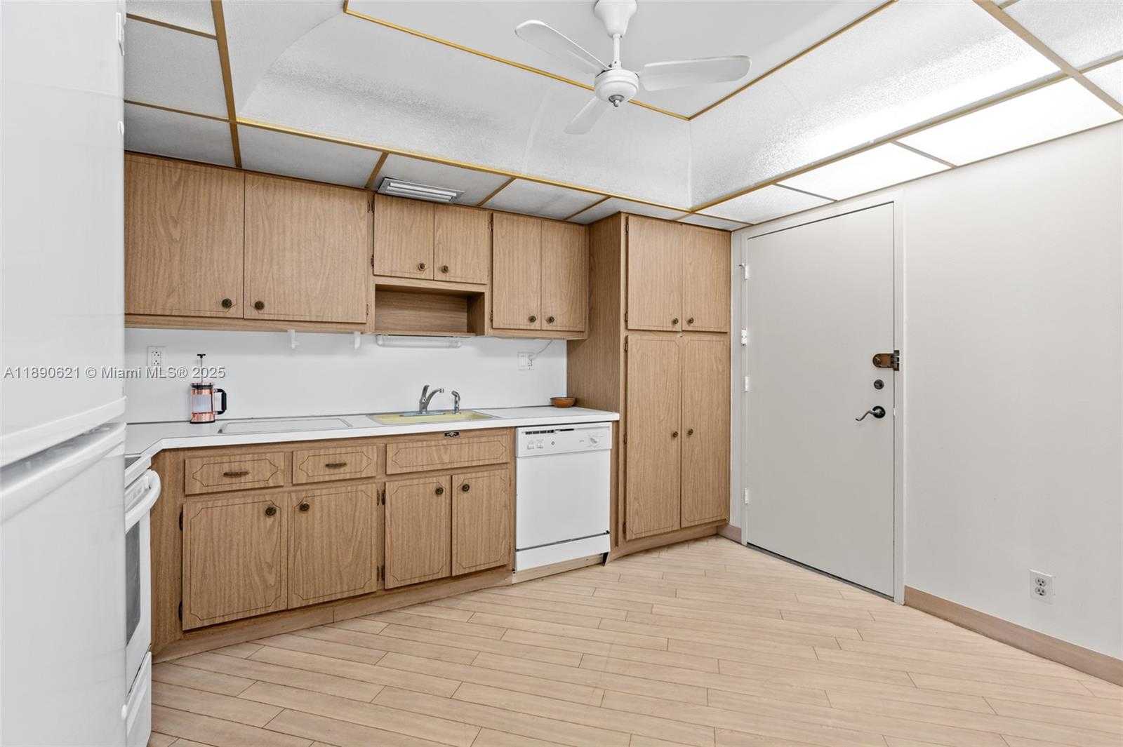 Small Image of 1600 SOUTH OCEAN DR #15J, Hollywood Number 15