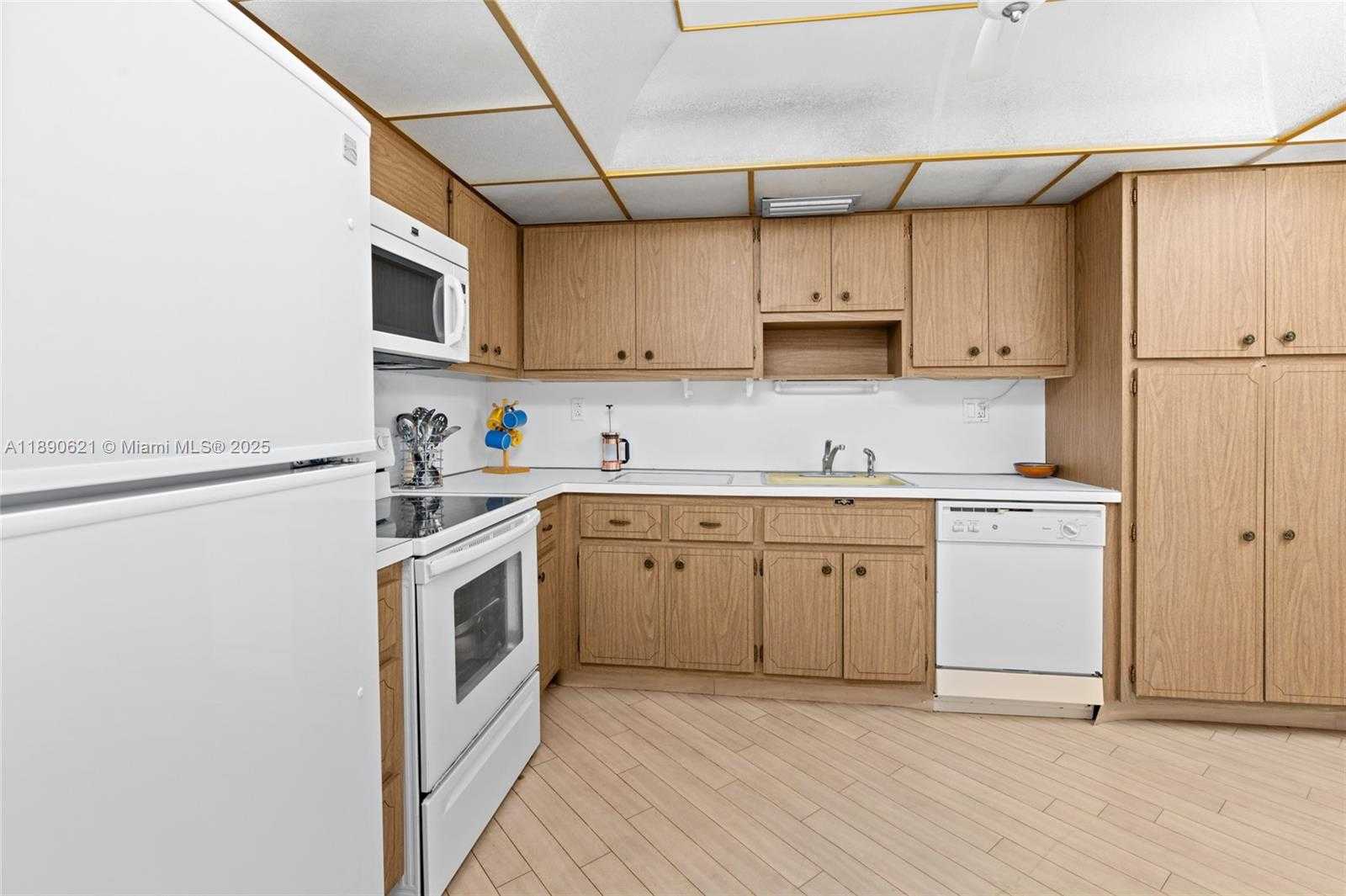 Small Image of 1600 SOUTH OCEAN DR #15J, Hollywood Number 16
