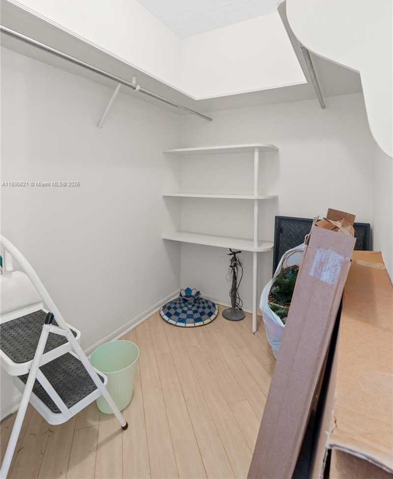 Small Image of 1600 SOUTH OCEAN DR #15J, Hollywood Number 21