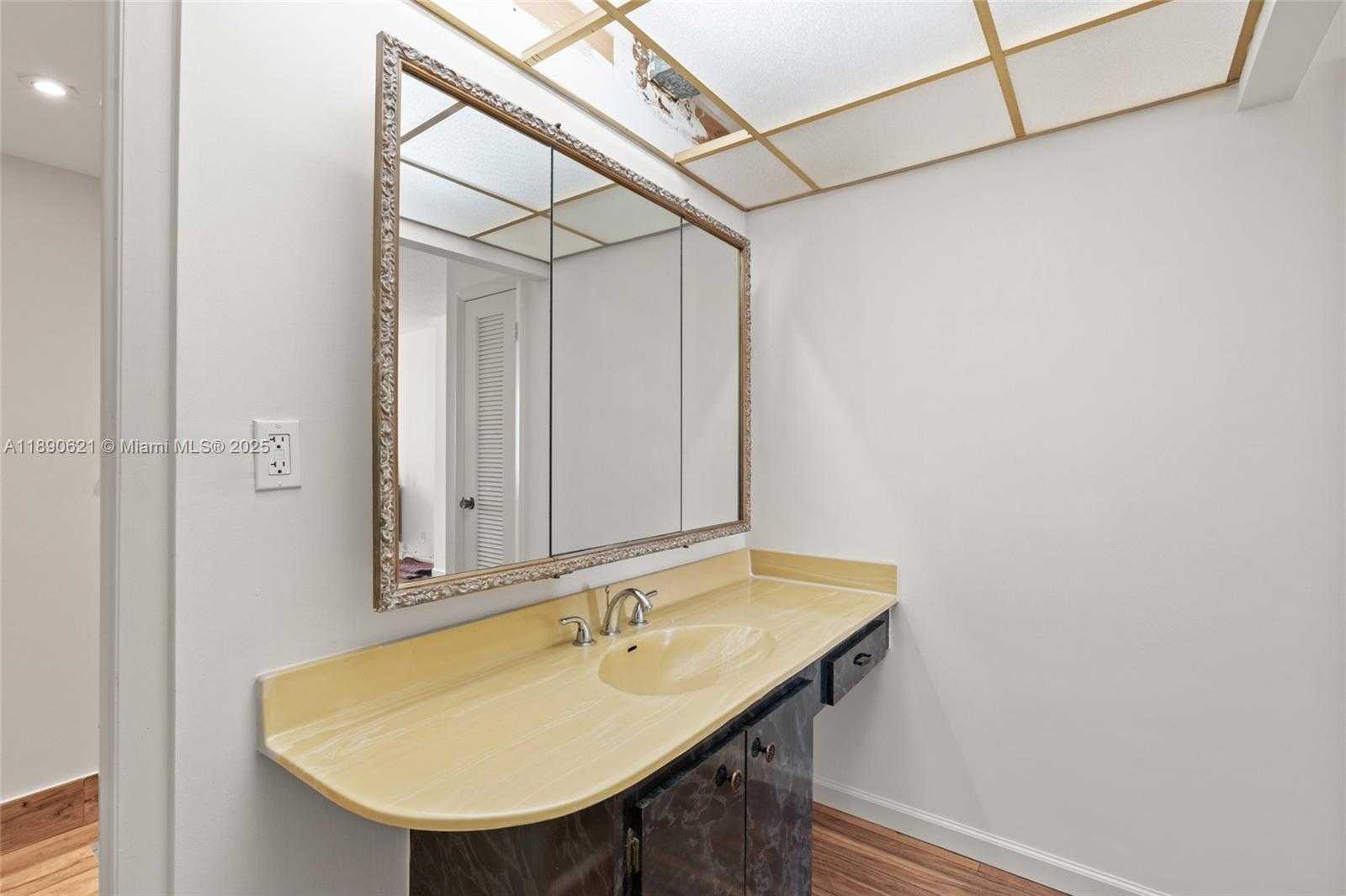 Small Image of 1600 SOUTH OCEAN DR #15J, Hollywood Number 24