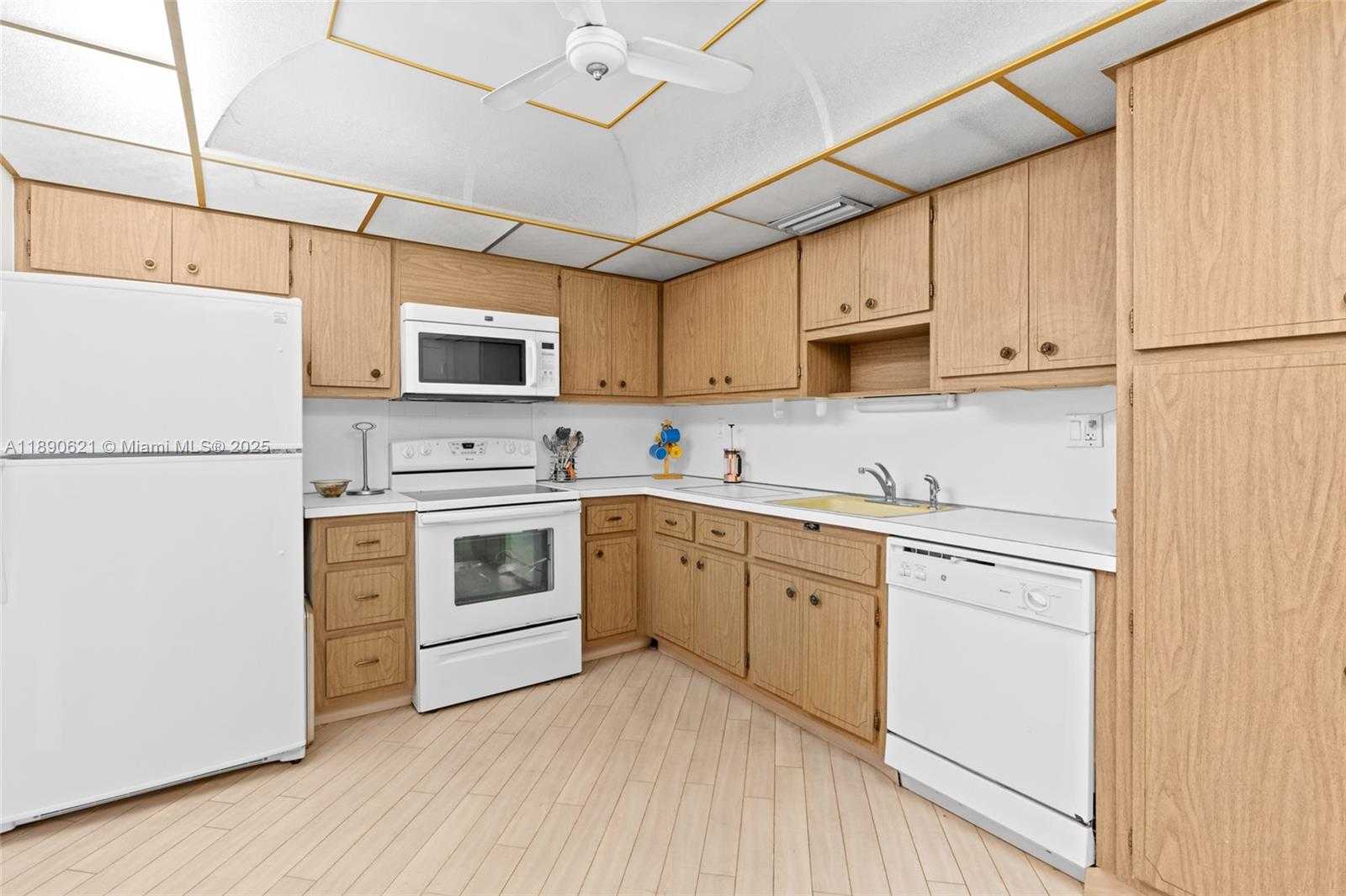 Small Image of 1600 SOUTH OCEAN DR #15J, Hollywood Number 5