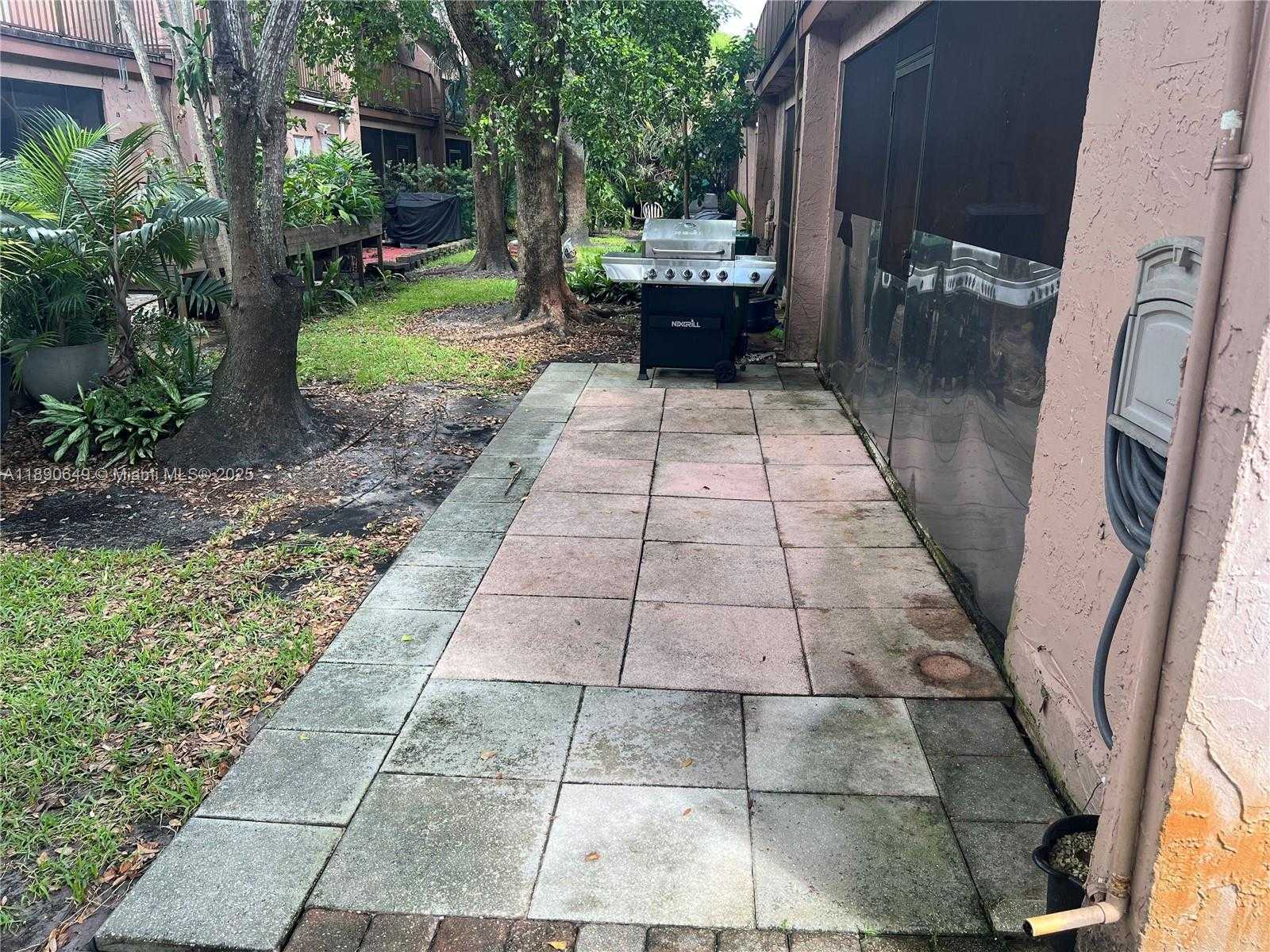 Small Image of 12 MADRID LN #1-18, Davie Number 25