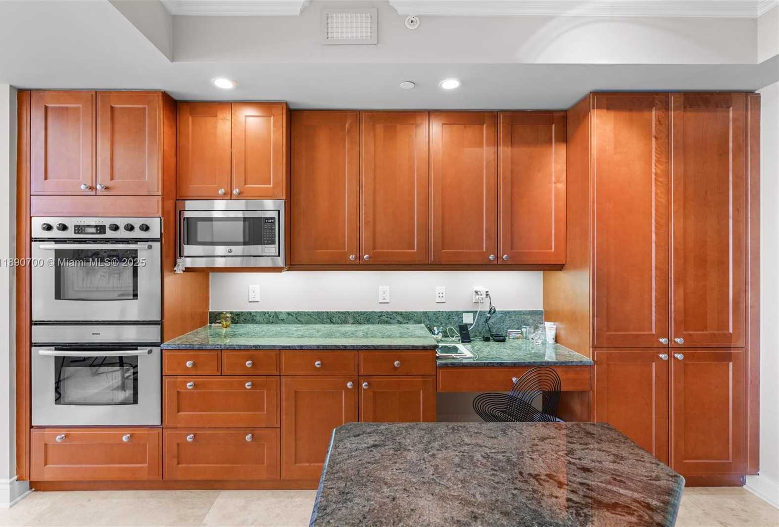 Small Image of 21200 POINT PL #1804, Aventura Number 18