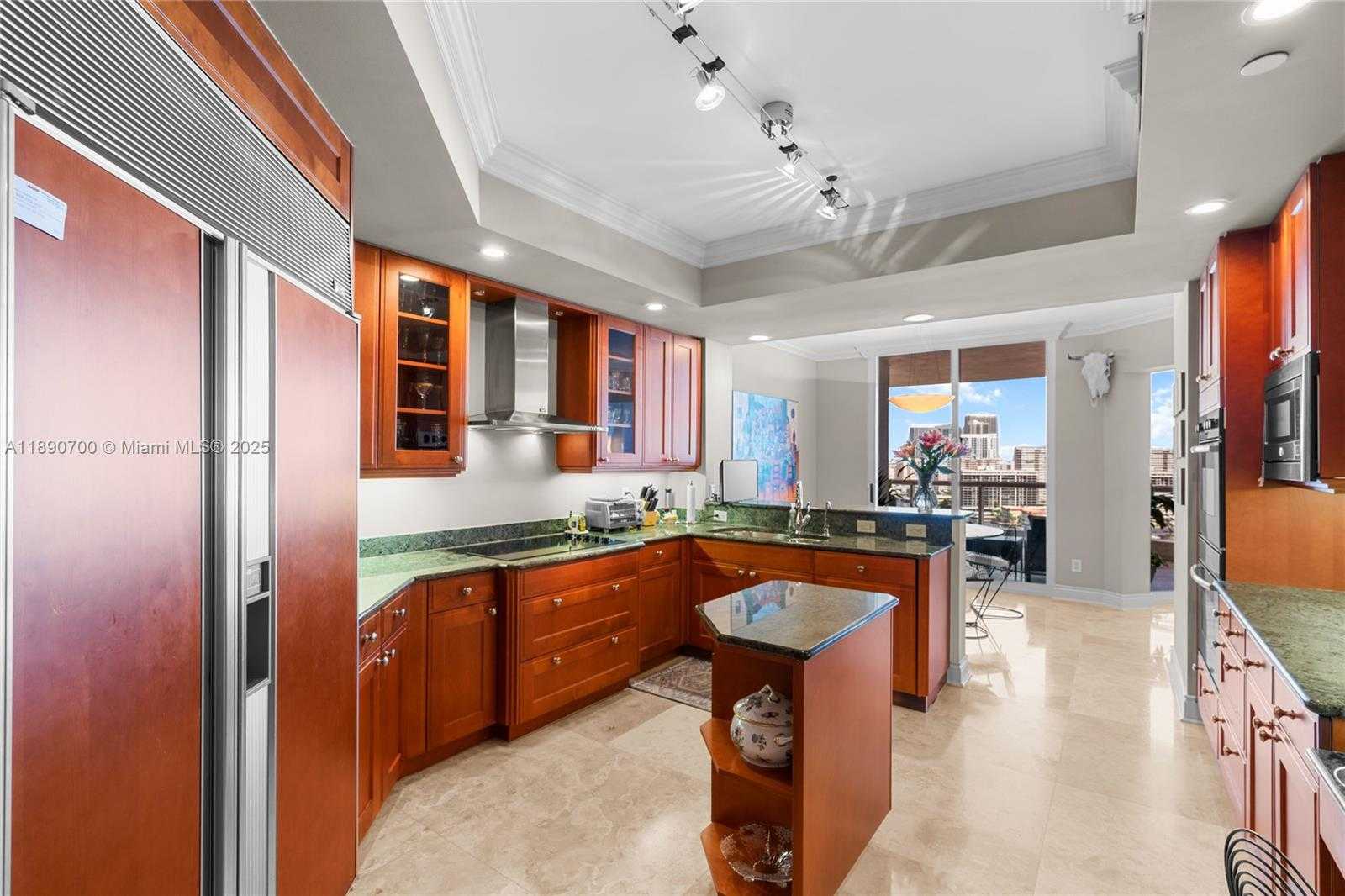 Small Image of 21200 POINT PL #1804, Aventura Number 19