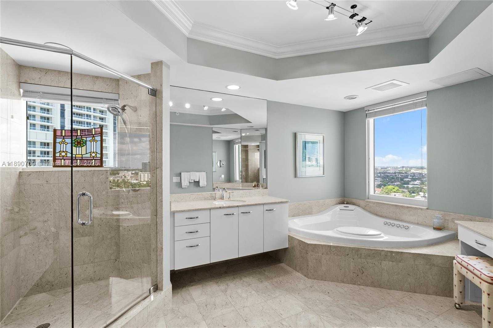 Small Image of 21200 POINT PL #1804, Aventura Number 29