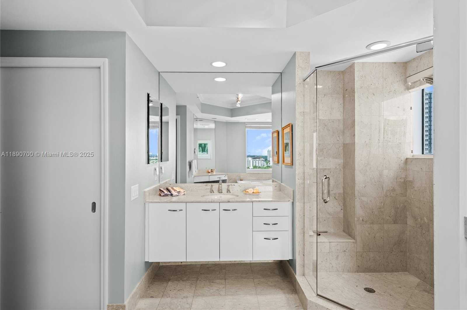 Small Image of 21200 POINT PL #1804, Aventura Number 30