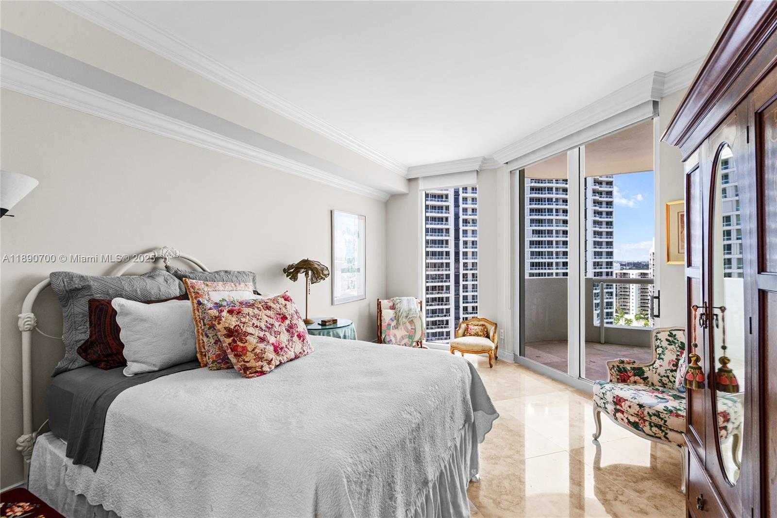 Small Image of 21200 POINT PL #1804, Aventura Number 33
