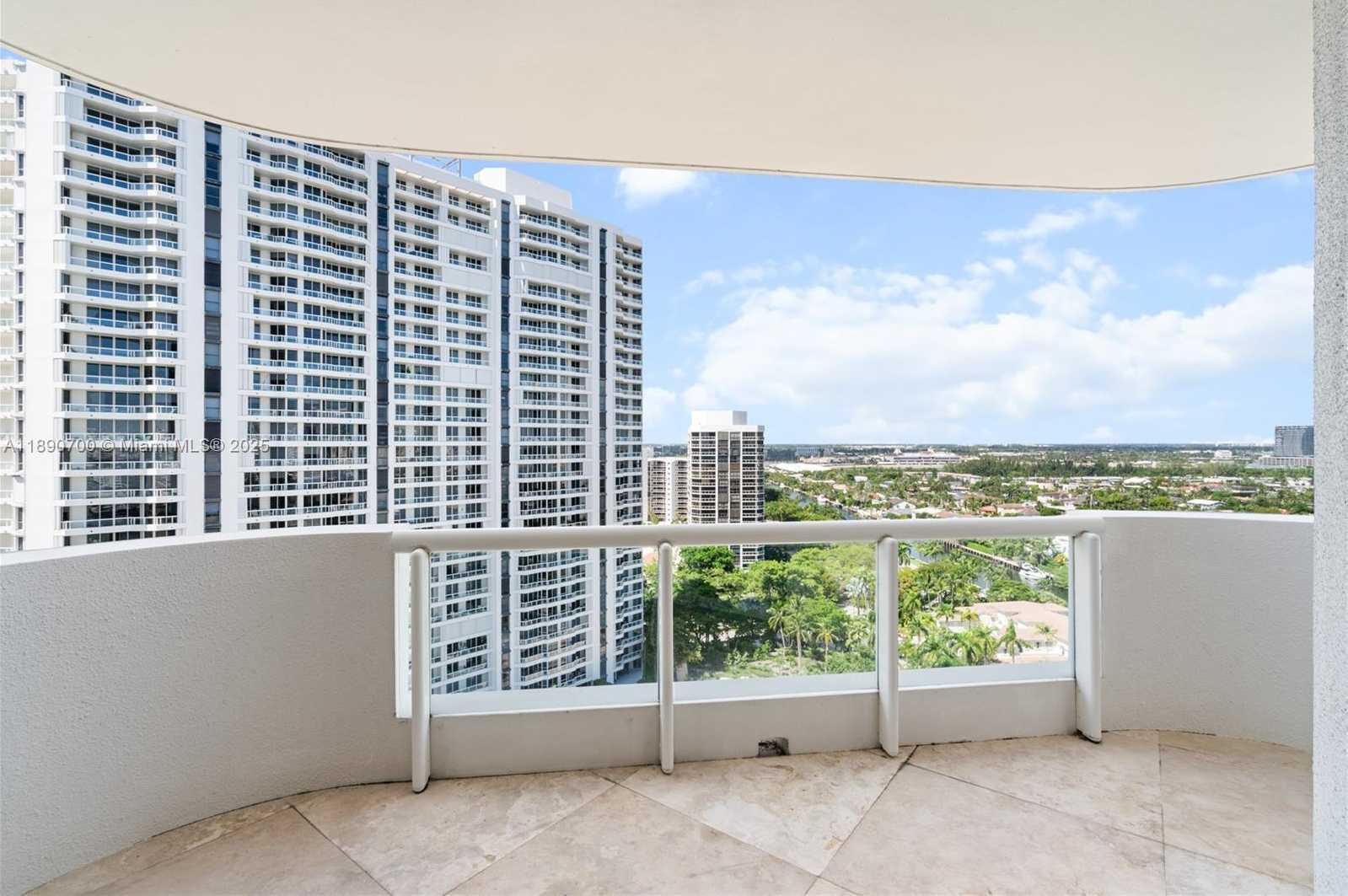 Small Image of 21200 POINT PL #1804, Aventura Number 36
