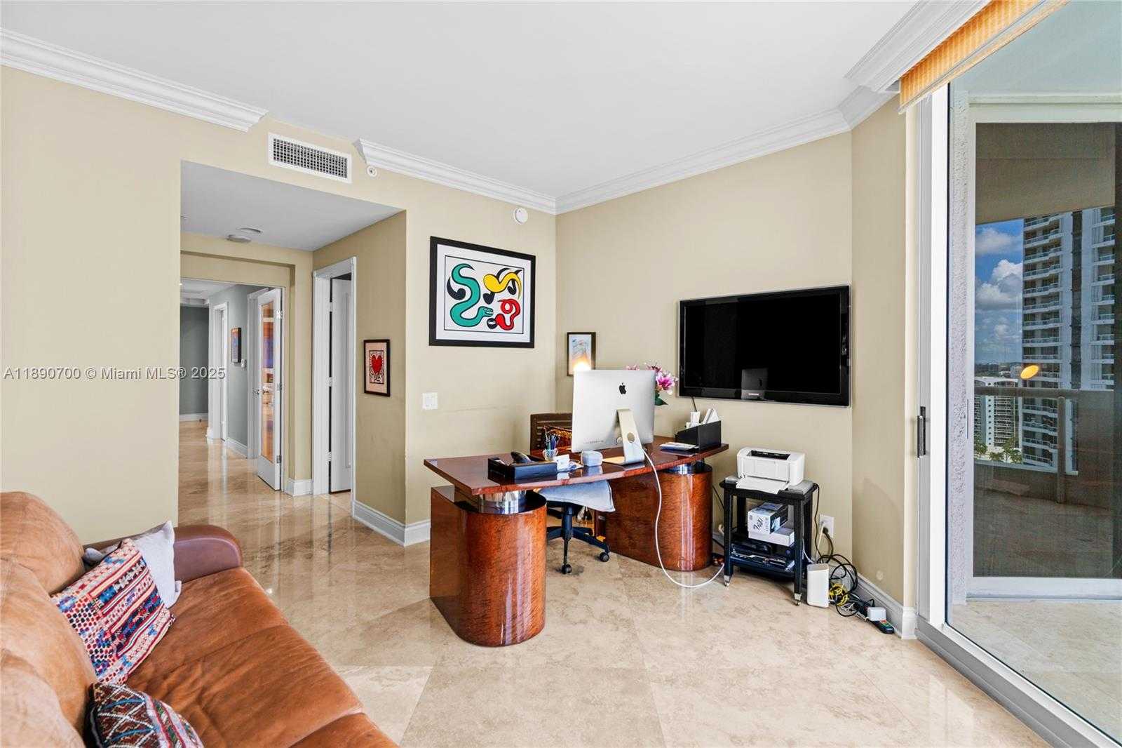 Small Image of 21200 POINT PL #1804, Aventura Number 42