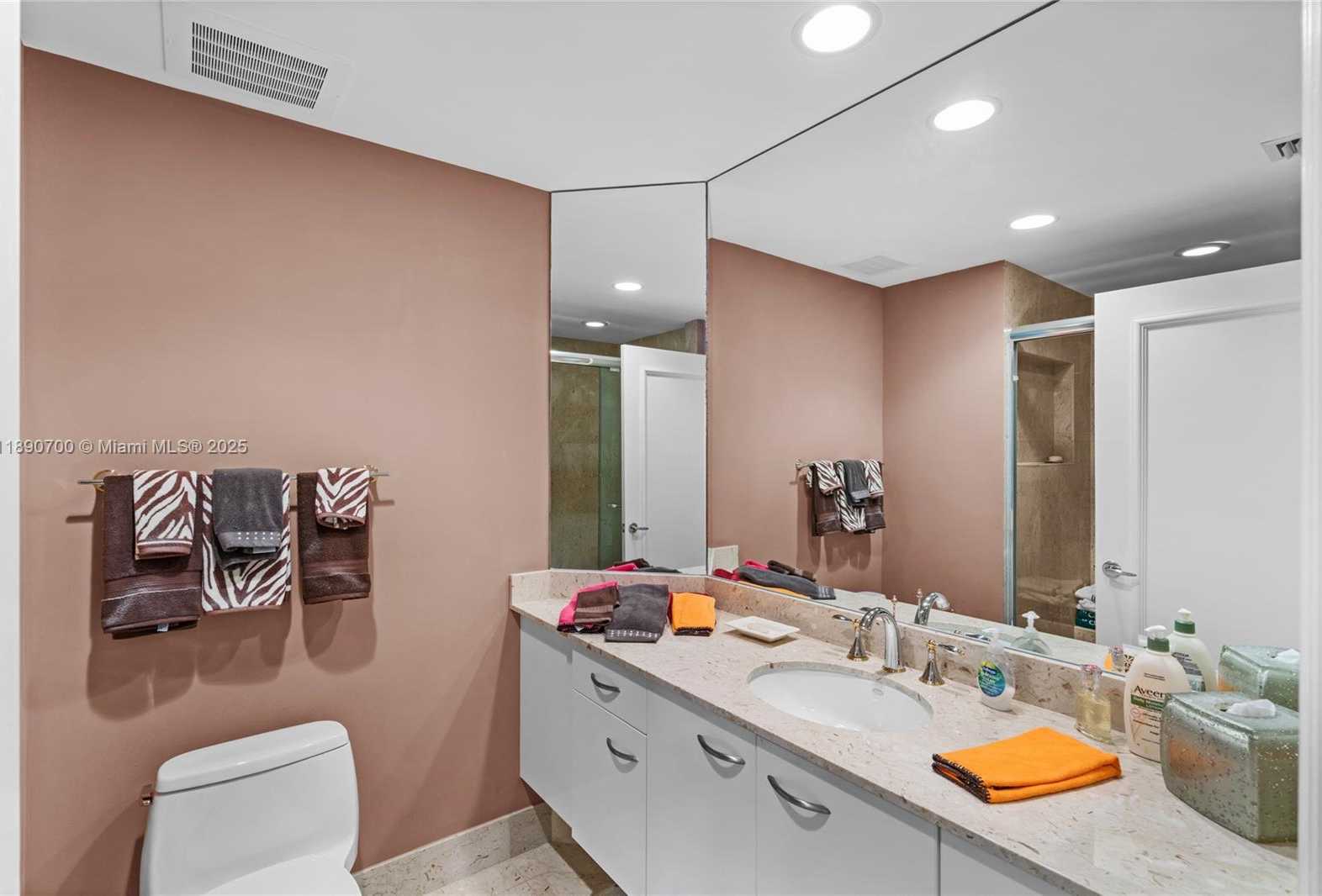 Small Image of 21200 POINT PL #1804, Aventura Number 43