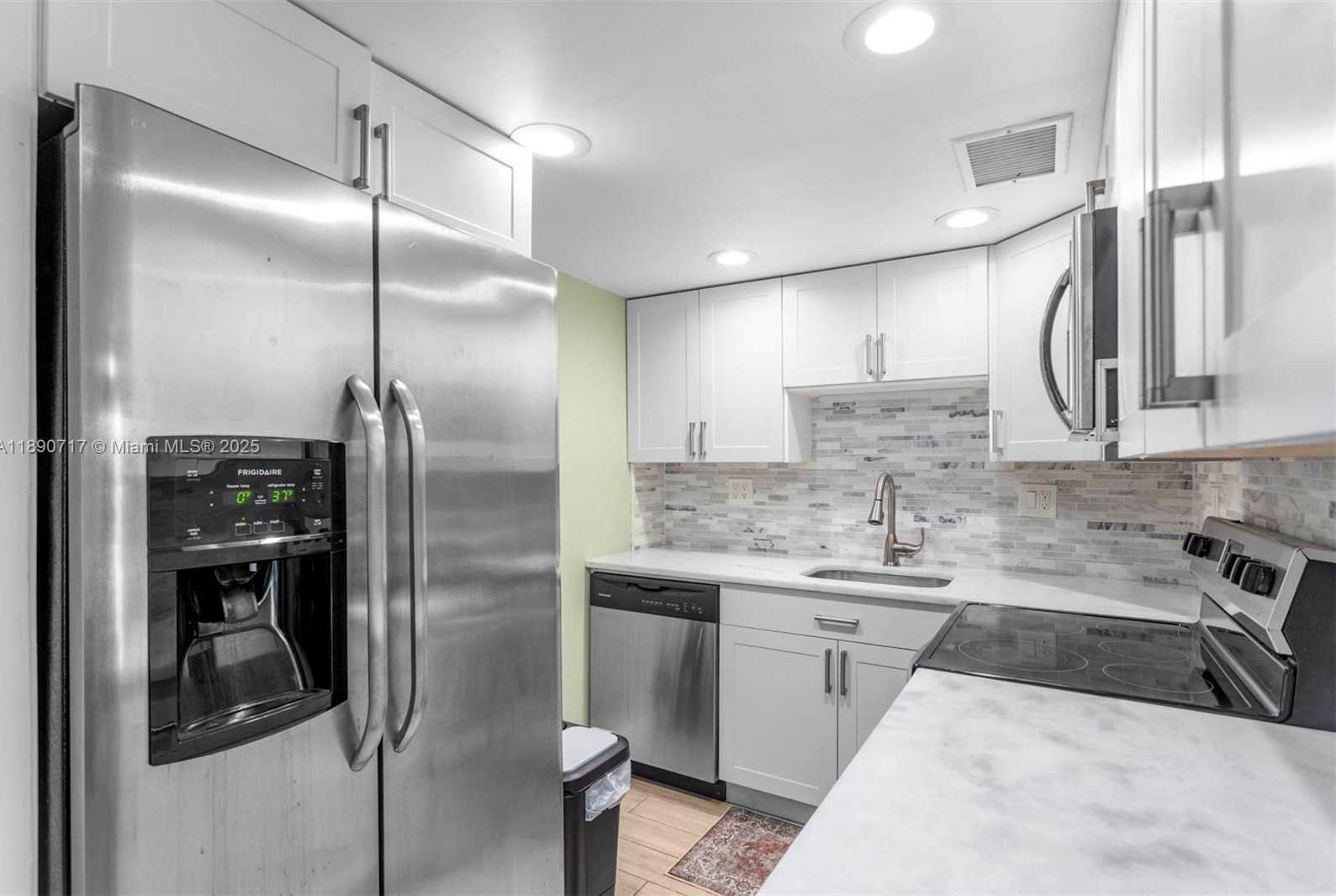 Small Image of 2970 NORTH EAST 16TH AVE #208, Oakland Park Number 2