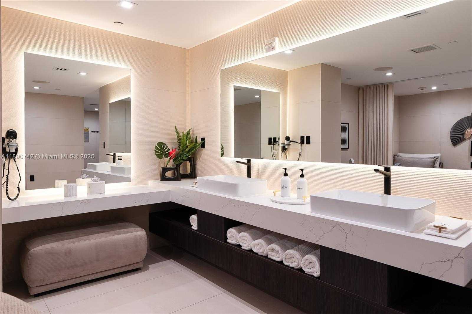 Small Image of 15901 COLLINS AVE #2502, Sunny Isles Beach Number 26