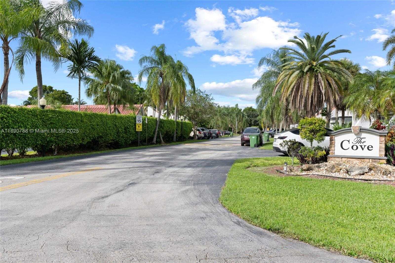 Small Image of 361 FERN DR #7-3, Weston Number 2