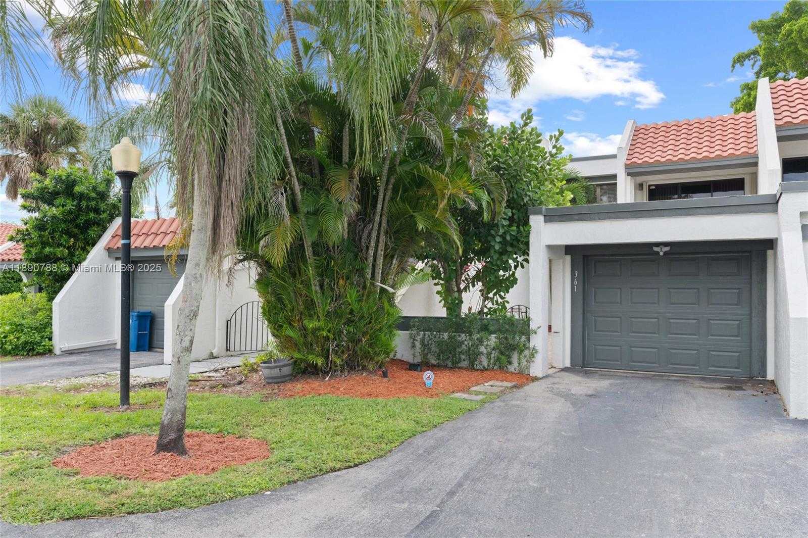 Small Image of 361 FERN DR #7-3, Weston Number 4