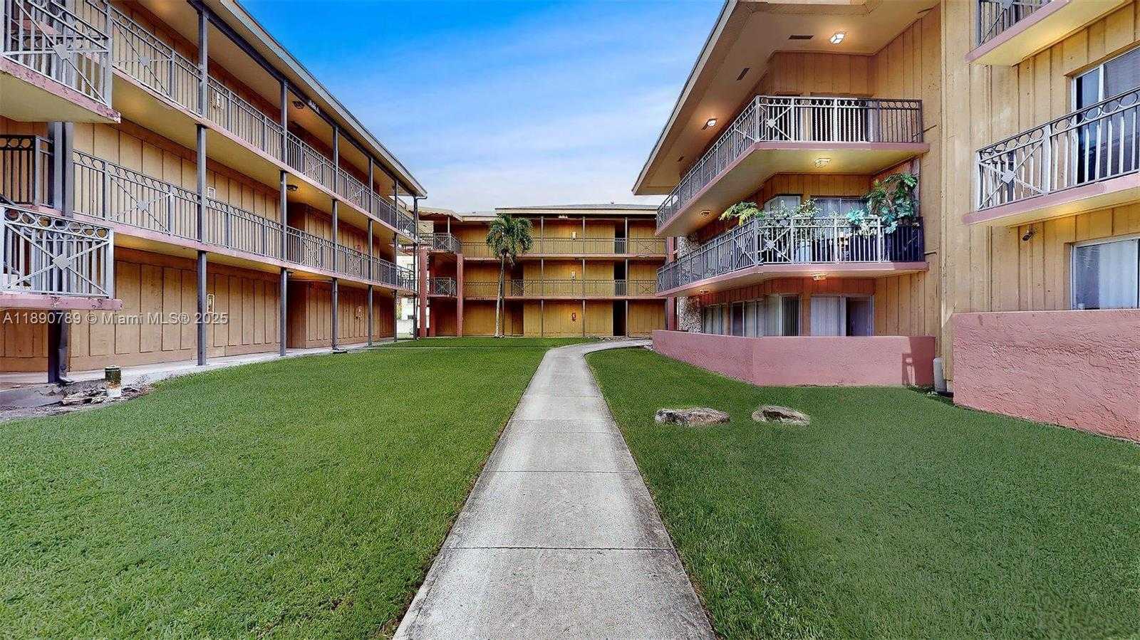 Small Image of 4850 SOUTH WEST 63RD TER #131, Davie Number 14