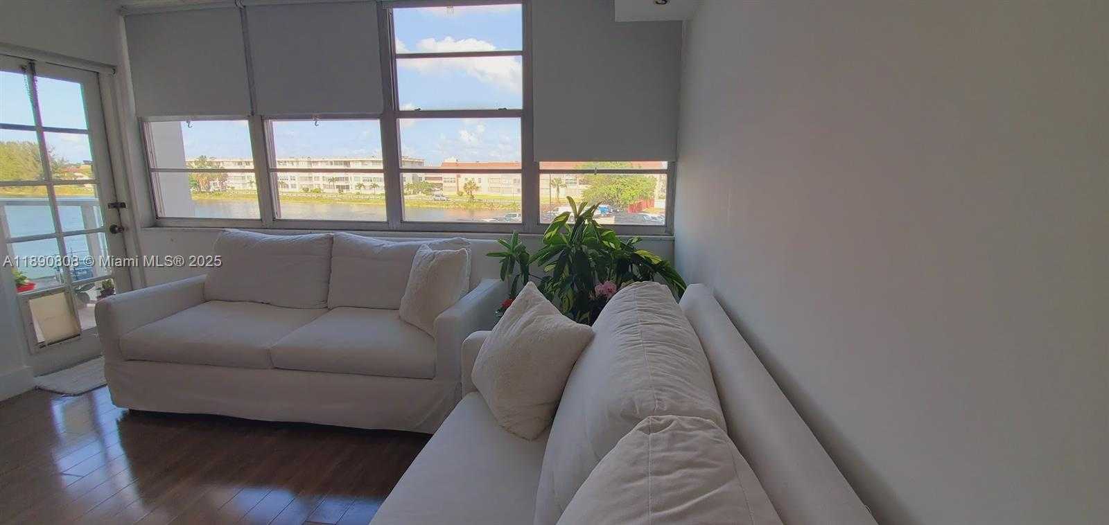 Small Image of 1351 NORTH EAST MIAMI GARDENS DR #202E, Miami Number 3