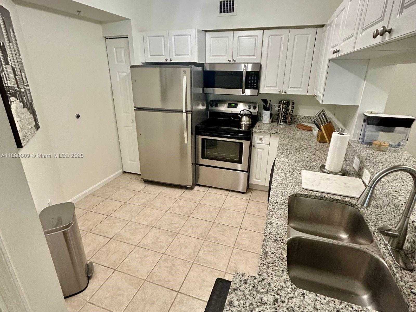 Small Image of 17150 NORTH BAY RD #2321, Sunny Isles Beach Number 4