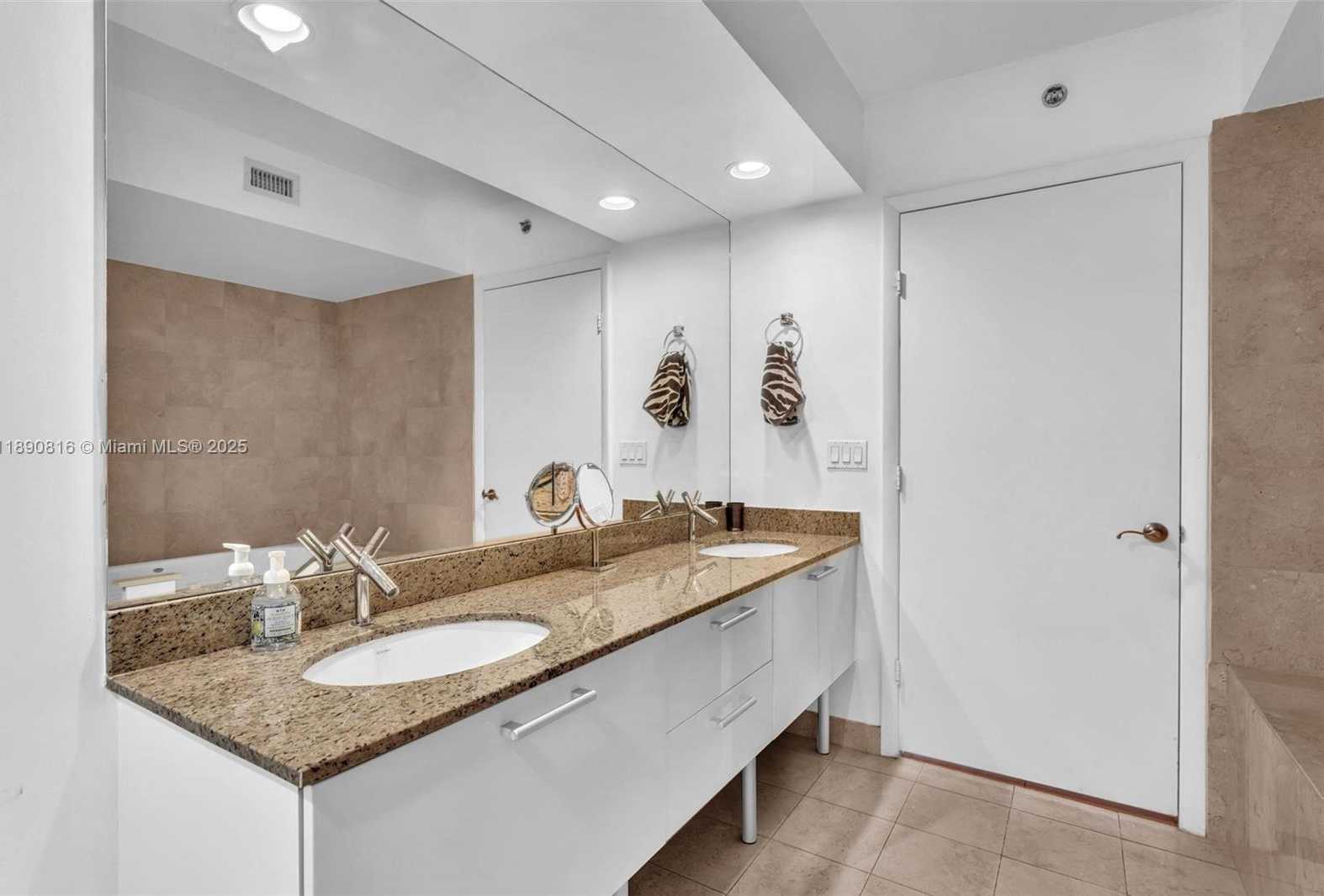 Small Image of 17201 COLLINS AVE #1107, Sunny Isles Beach Number 36