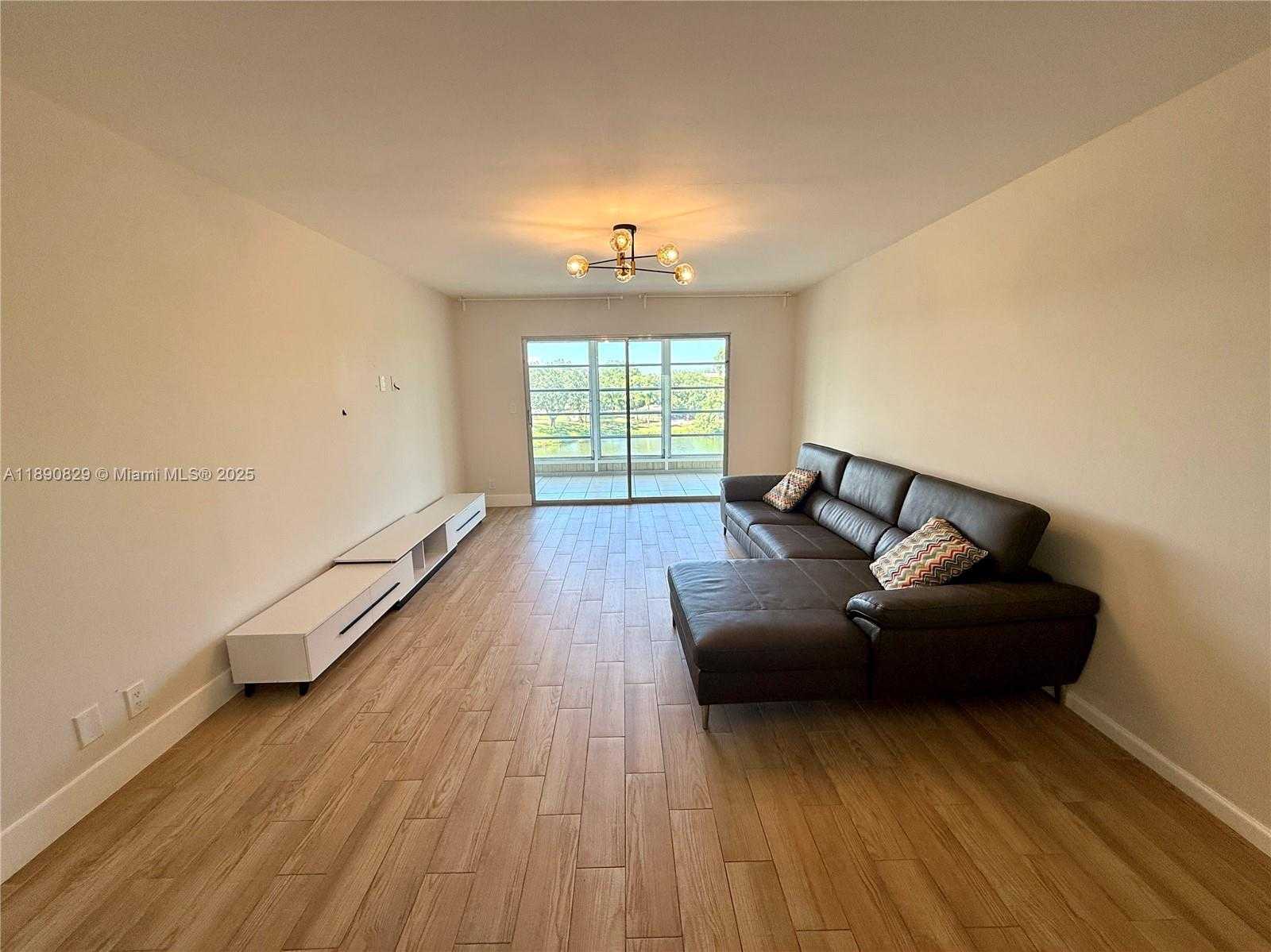 Small Image of 4301 MARTINIQUE CIR #E4, Coconut Creek Number 2