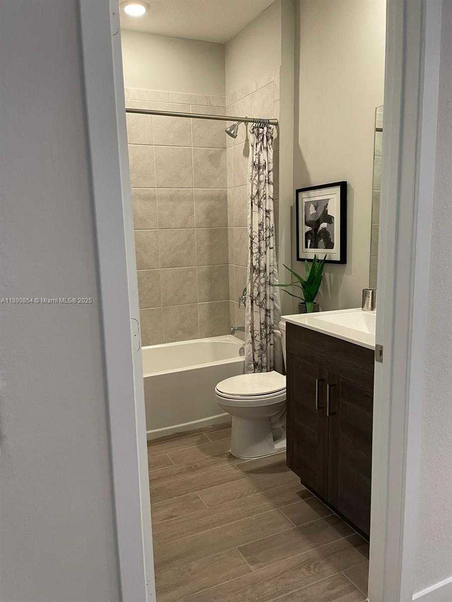 Small Image of 2423 SOUTH EAST 11TH ST, Homestead Number 8