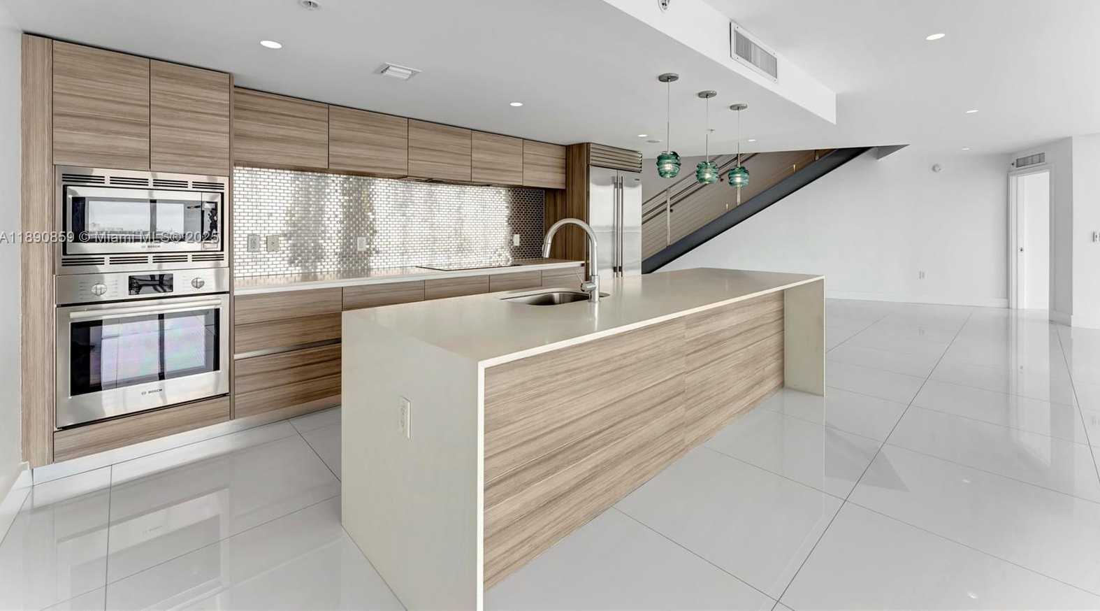 Small Image of 6620 INDIAN CREEK DR #PH711, Miami Beach Number 11