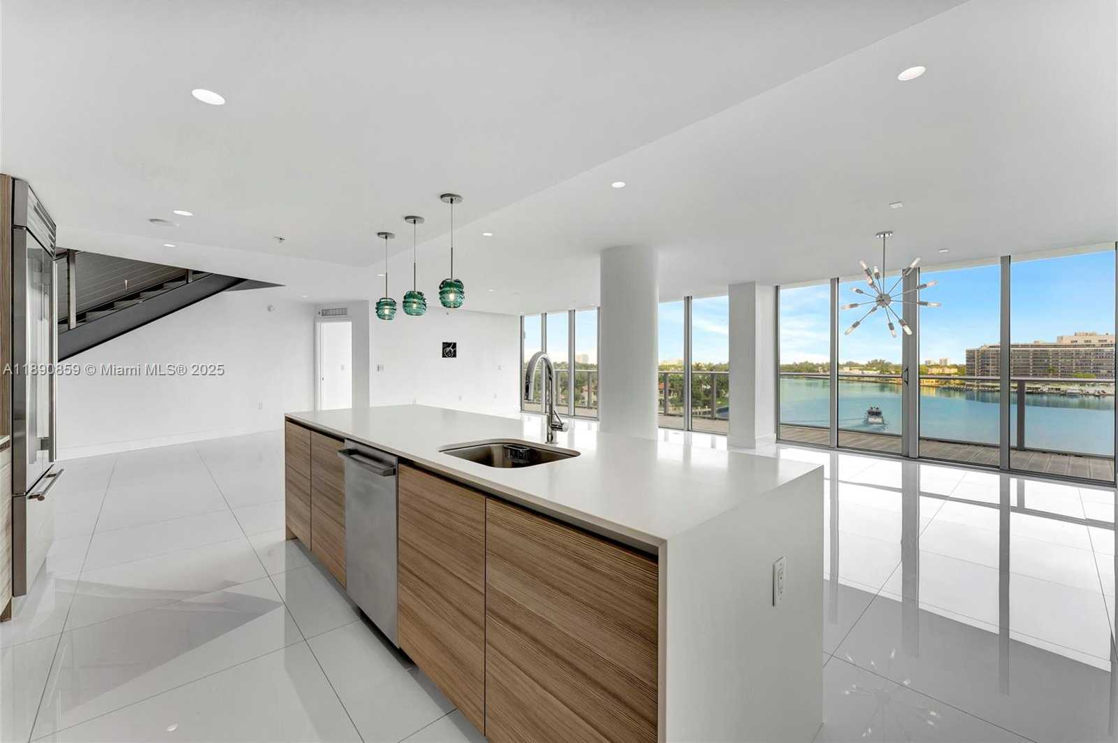 Small Image of 6620 INDIAN CREEK DR #PH711, Miami Beach Number 12