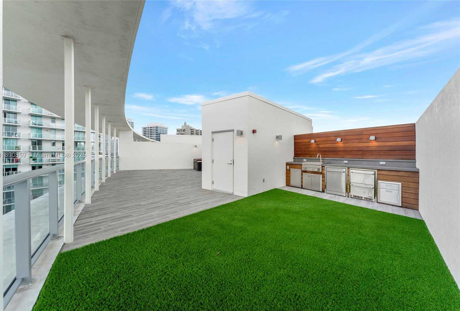 Small Image of 6620 INDIAN CREEK DR #PH711, Miami Beach Number 2