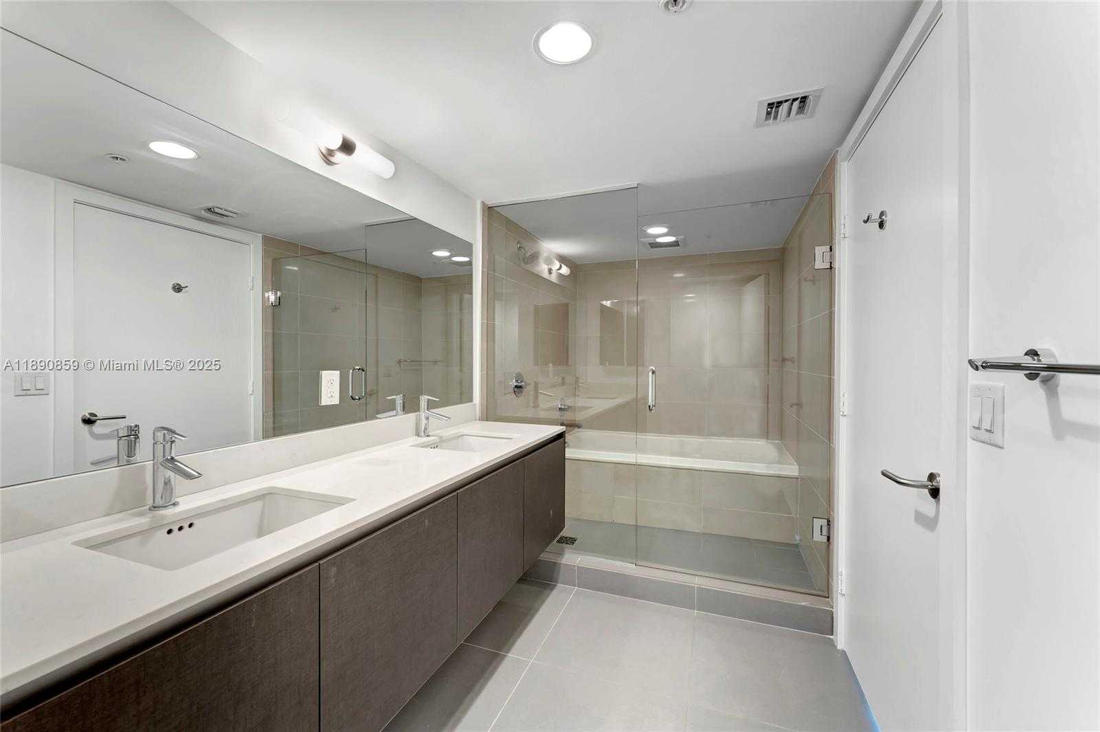 Small Image of 6620 INDIAN CREEK DR #PH711, Miami Beach Number 26