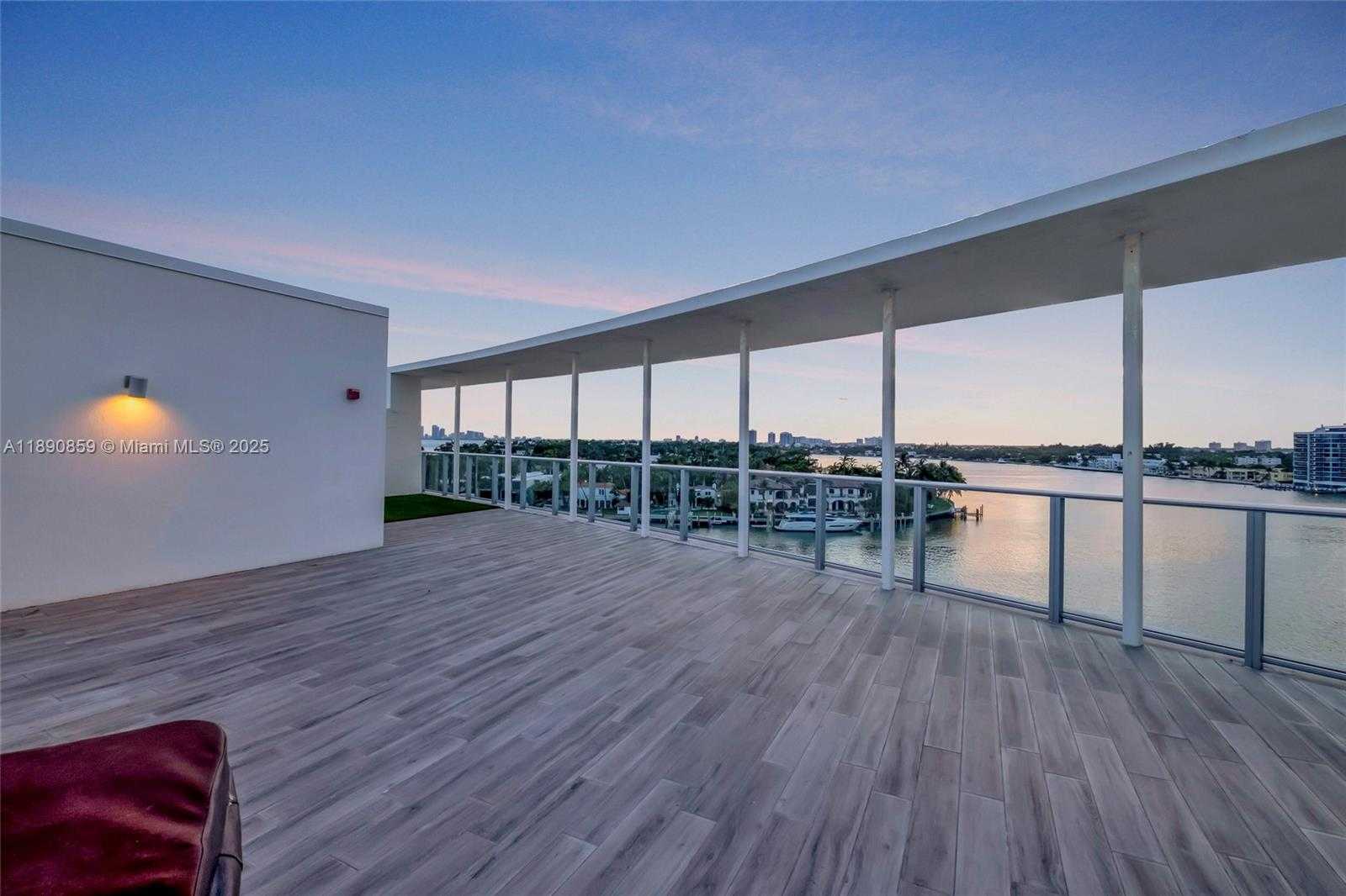 Small Image of 6620 INDIAN CREEK DR #PH711, Miami Beach Number 47