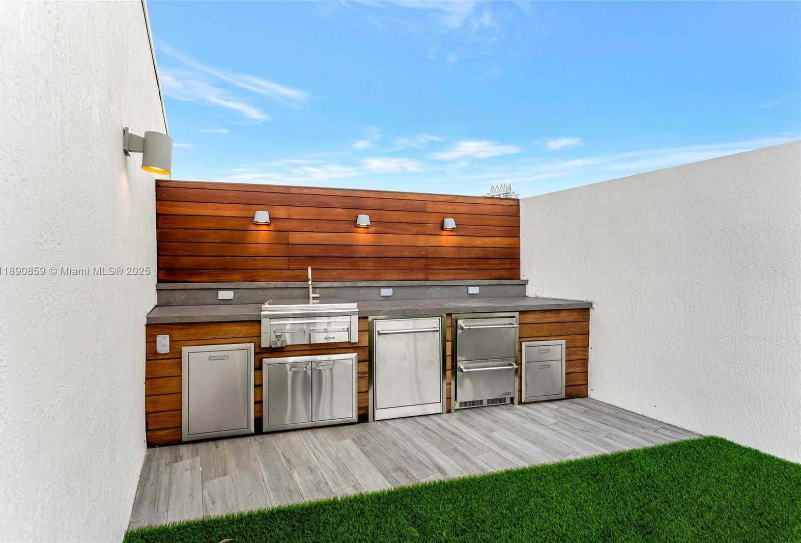Small Image of 6620 INDIAN CREEK DR #PH711, Miami Beach Number 5