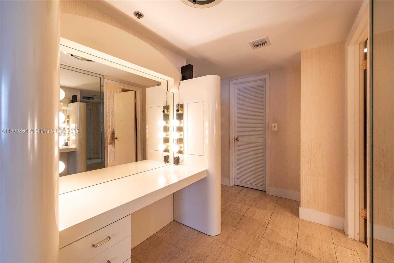 Small Image of Bal Harbour Number 11