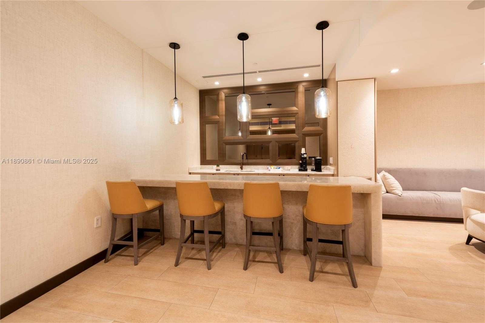 Small Image of Bal Harbour Number 23