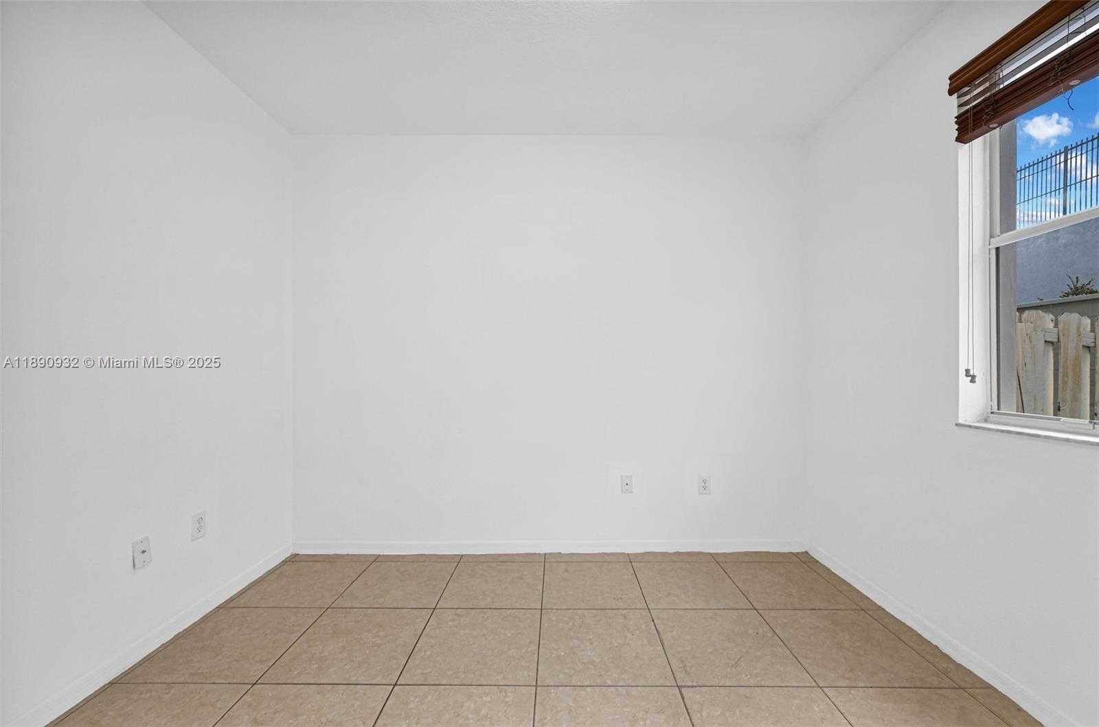 Imagen de Pequeño Objeto