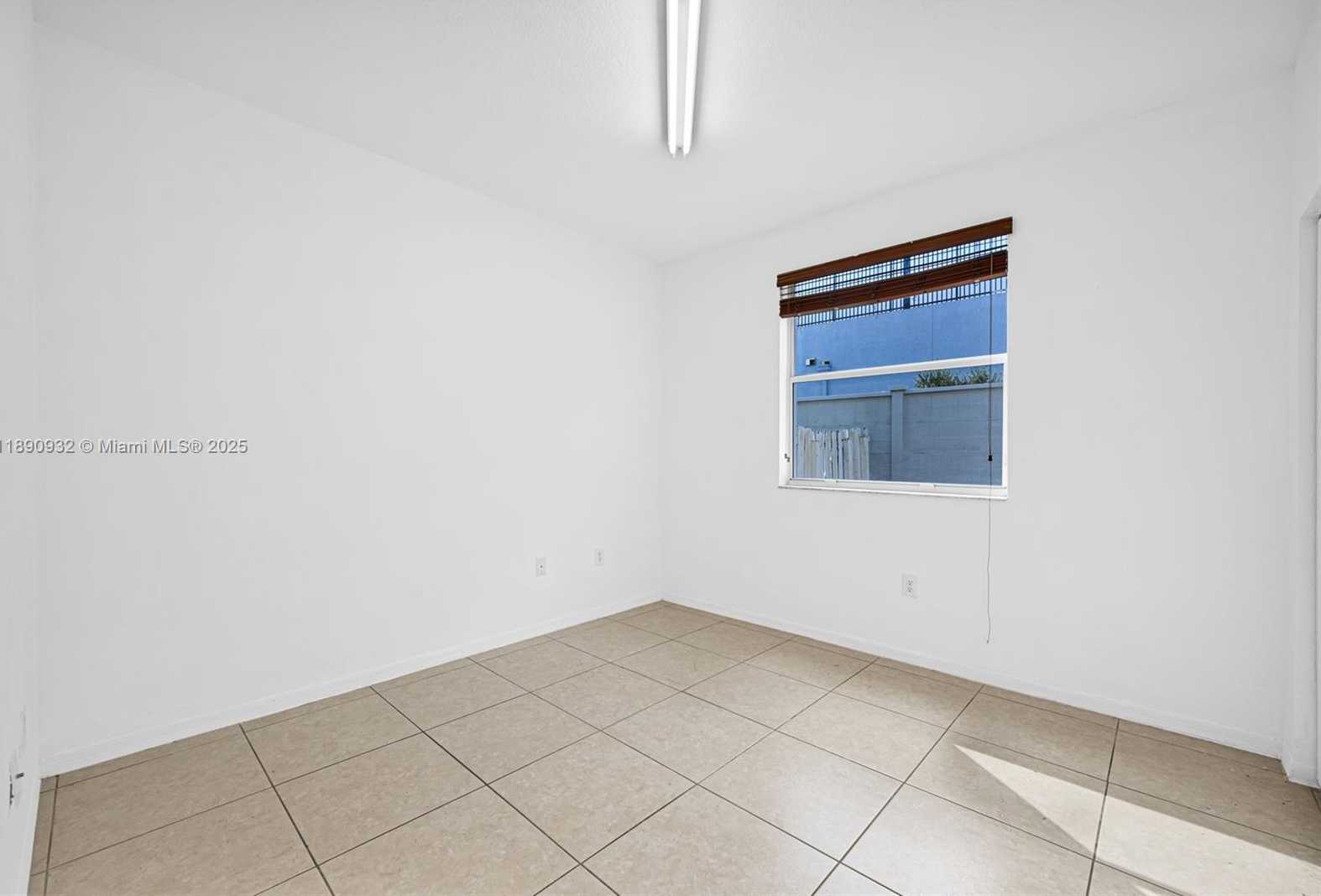 Imagen de Pequeño Objeto