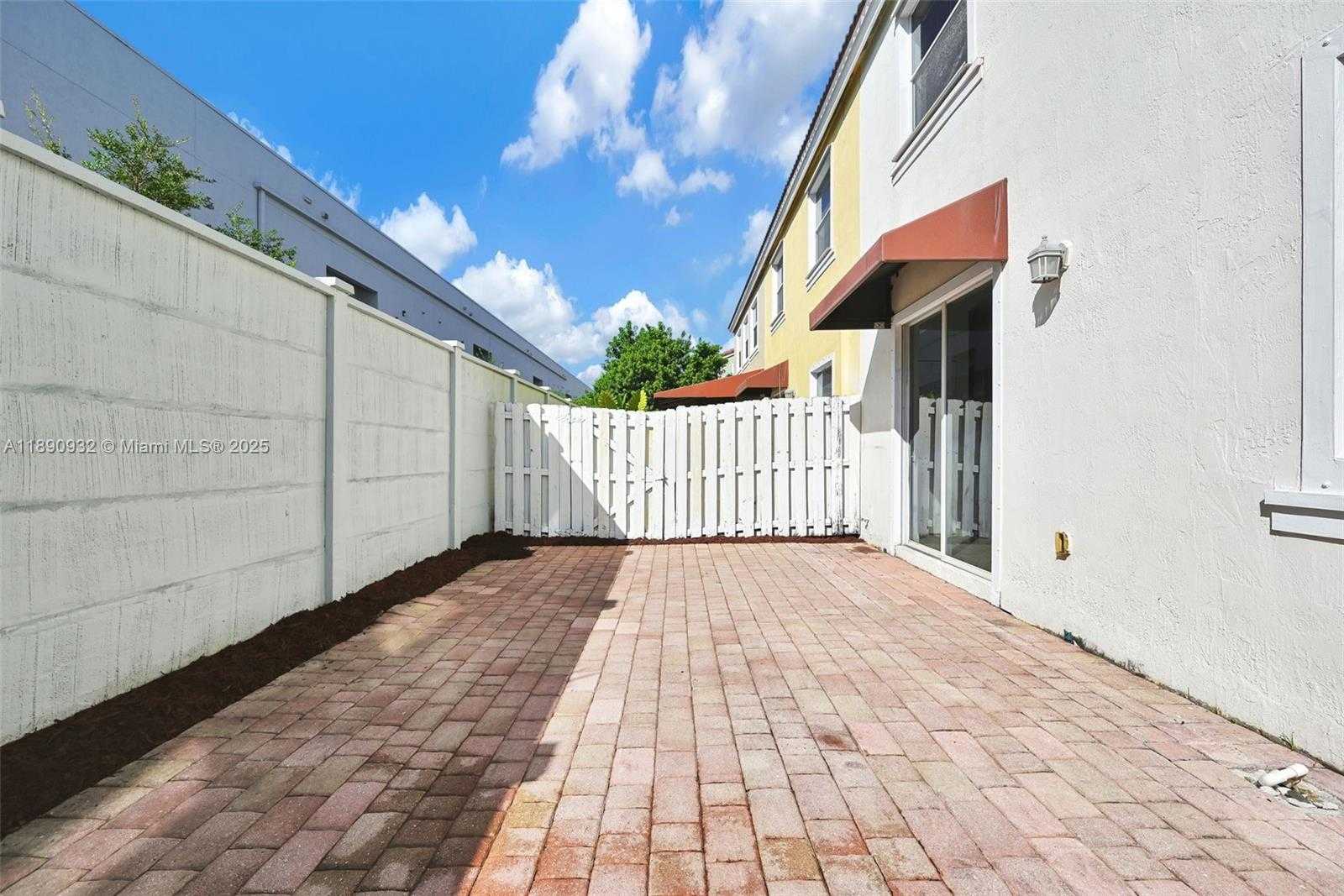 Imagen de Pequeño Objeto