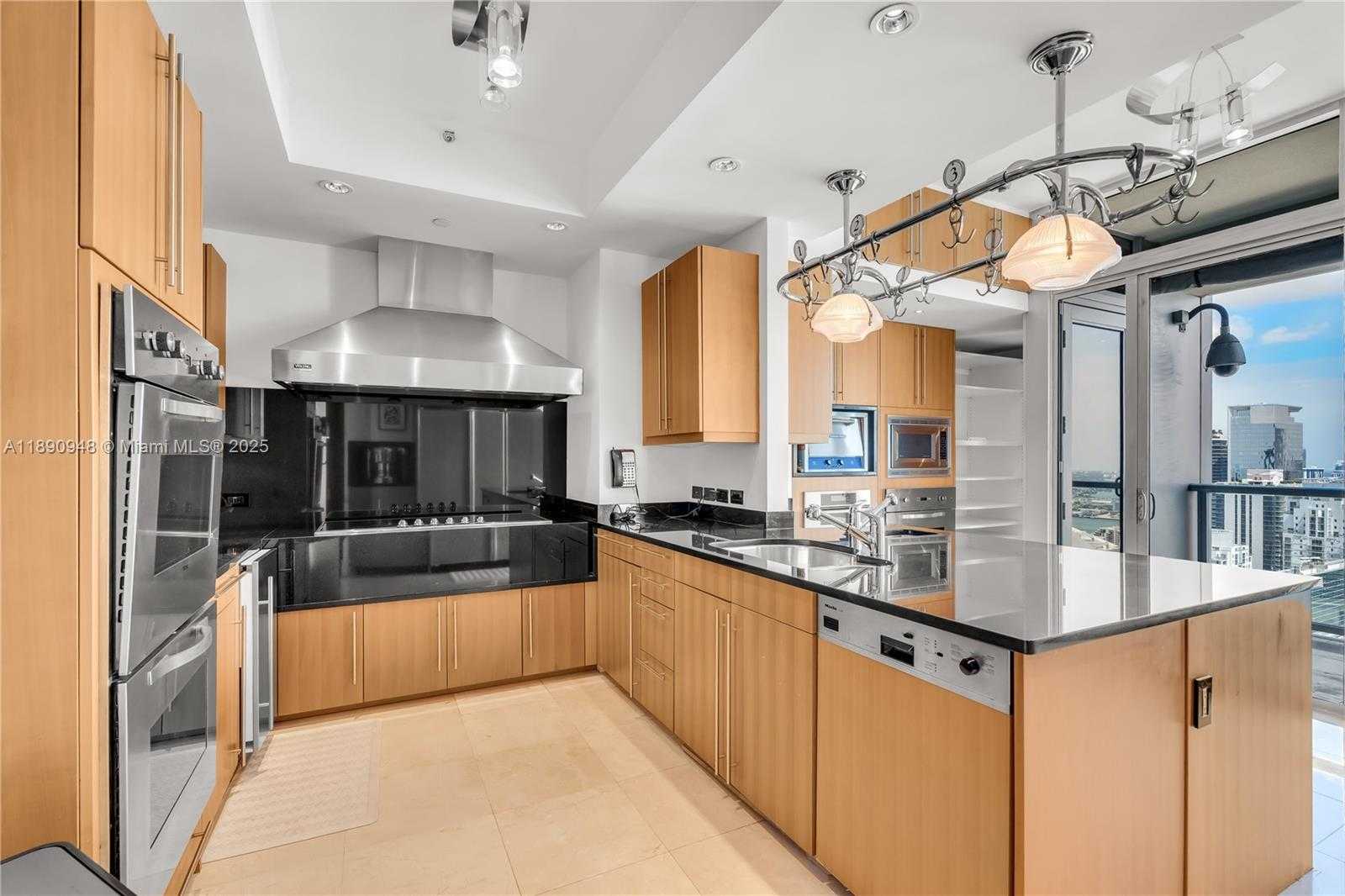 Small Image of 1425 BRICKELL AVE #54DEF, Miami Number 11