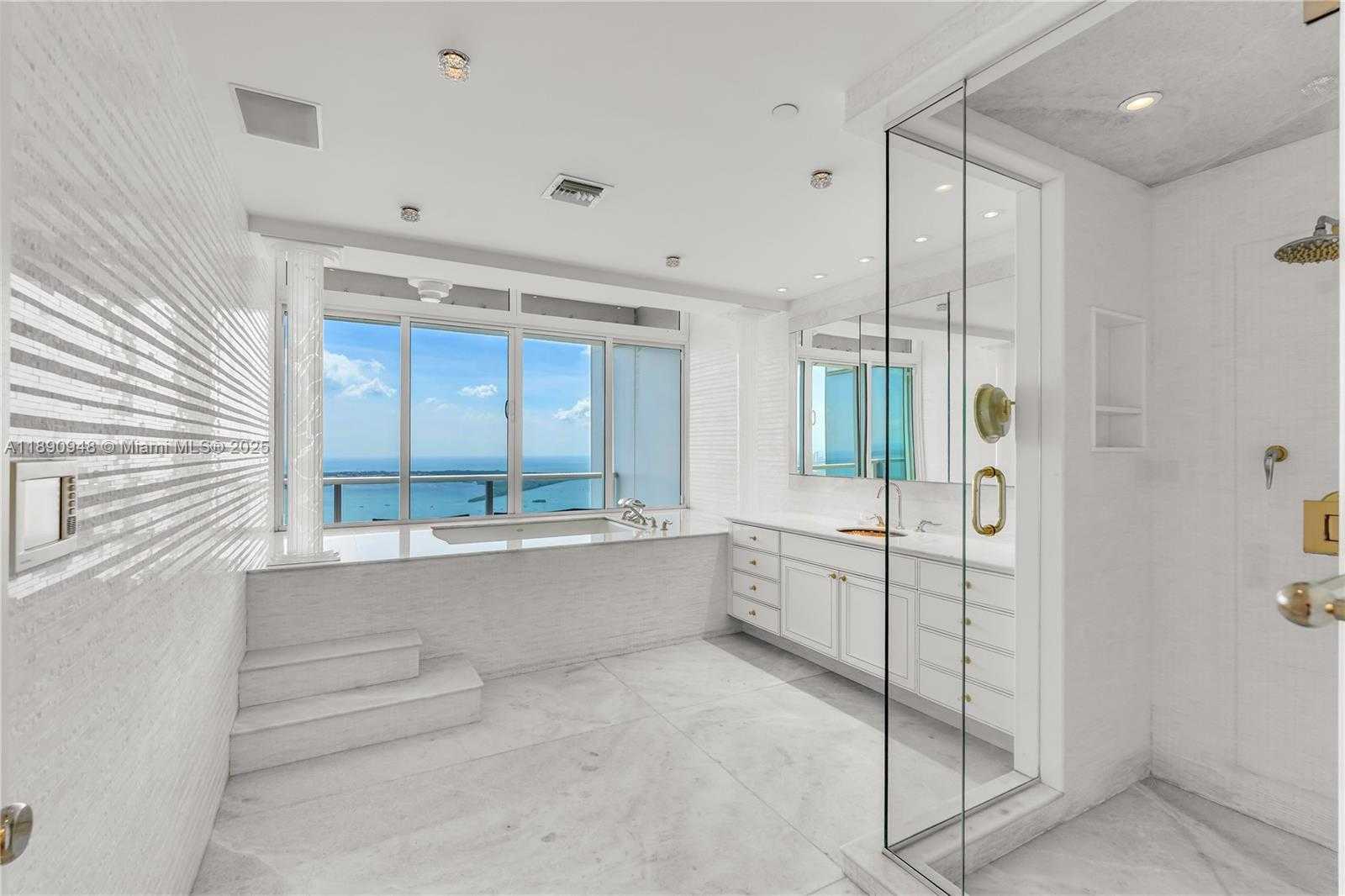 Small Image of 1425 BRICKELL AVE #54DEF, Miami Number 15