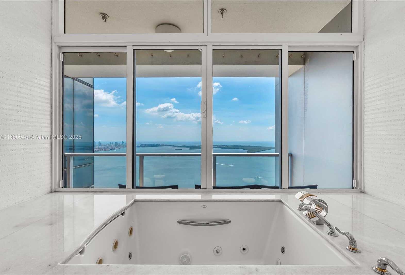 Small Image of 1425 BRICKELL AVE #54DEF, Miami Number 16